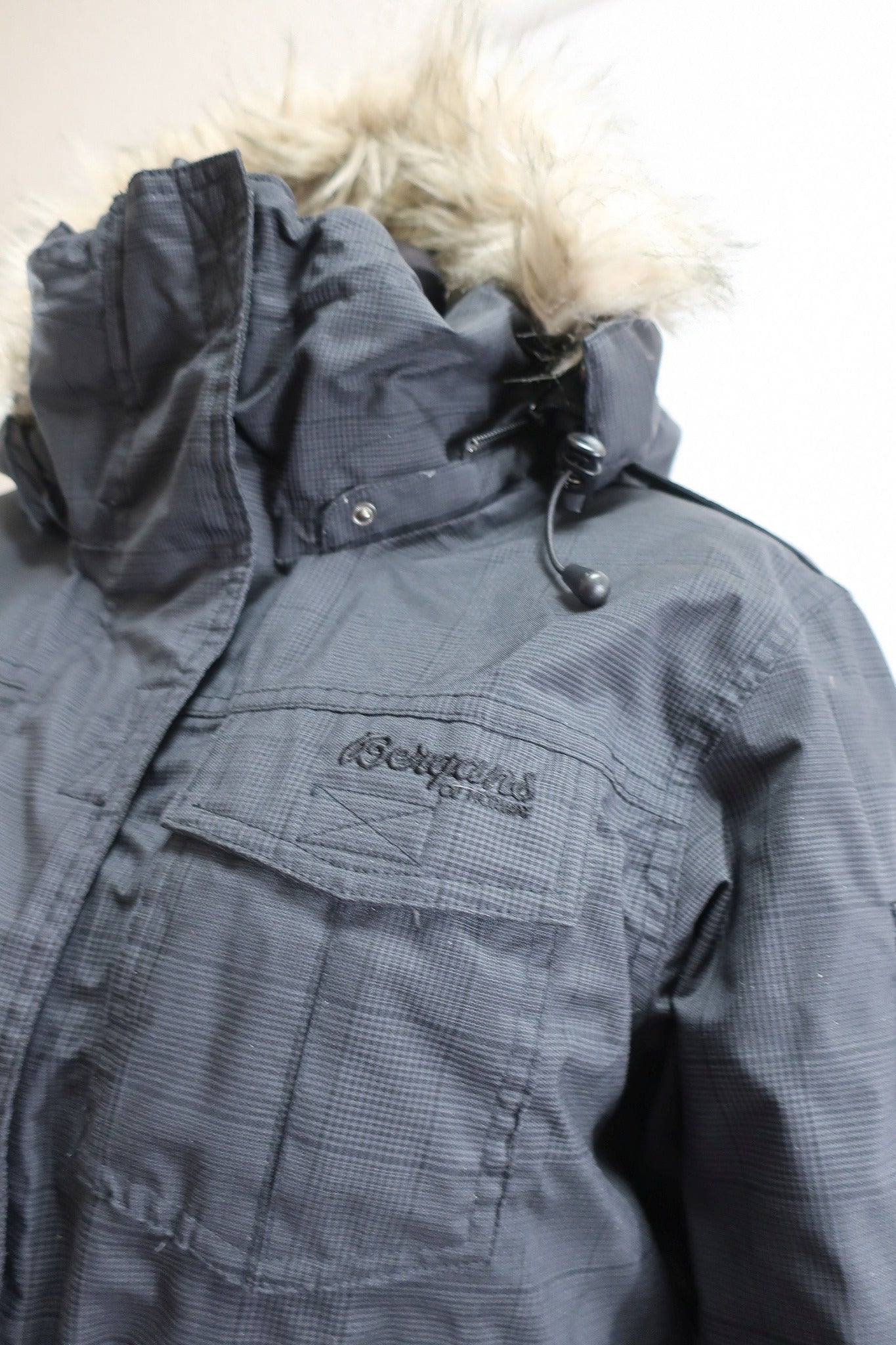 BERGANS moteriška pūkinė parka/ilga striukė/puspaltis L dydis
