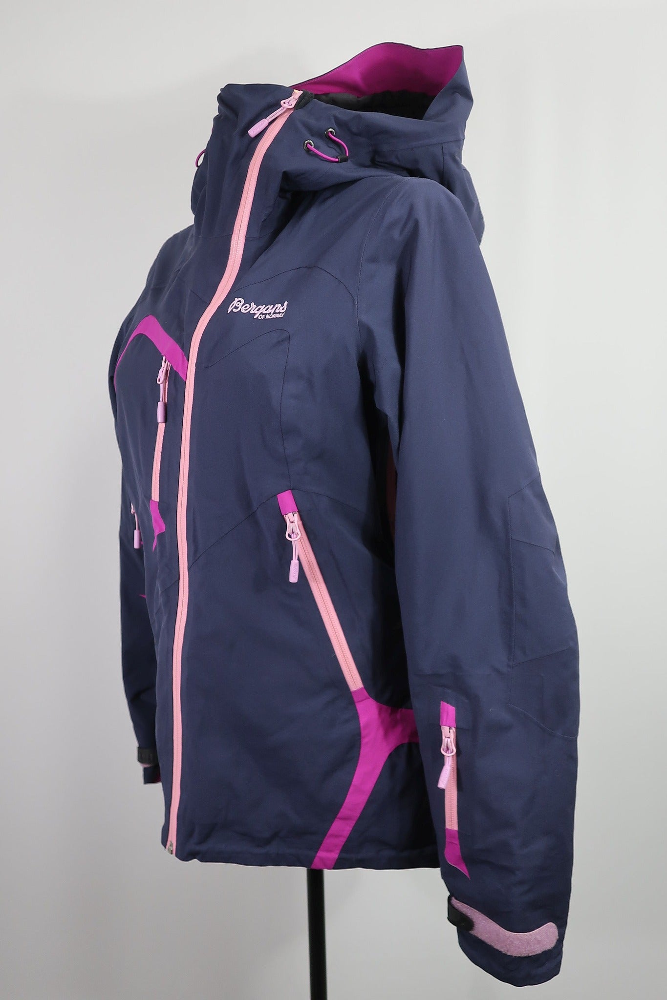 BERGANS moteriška striukė su Primaloft S dydis