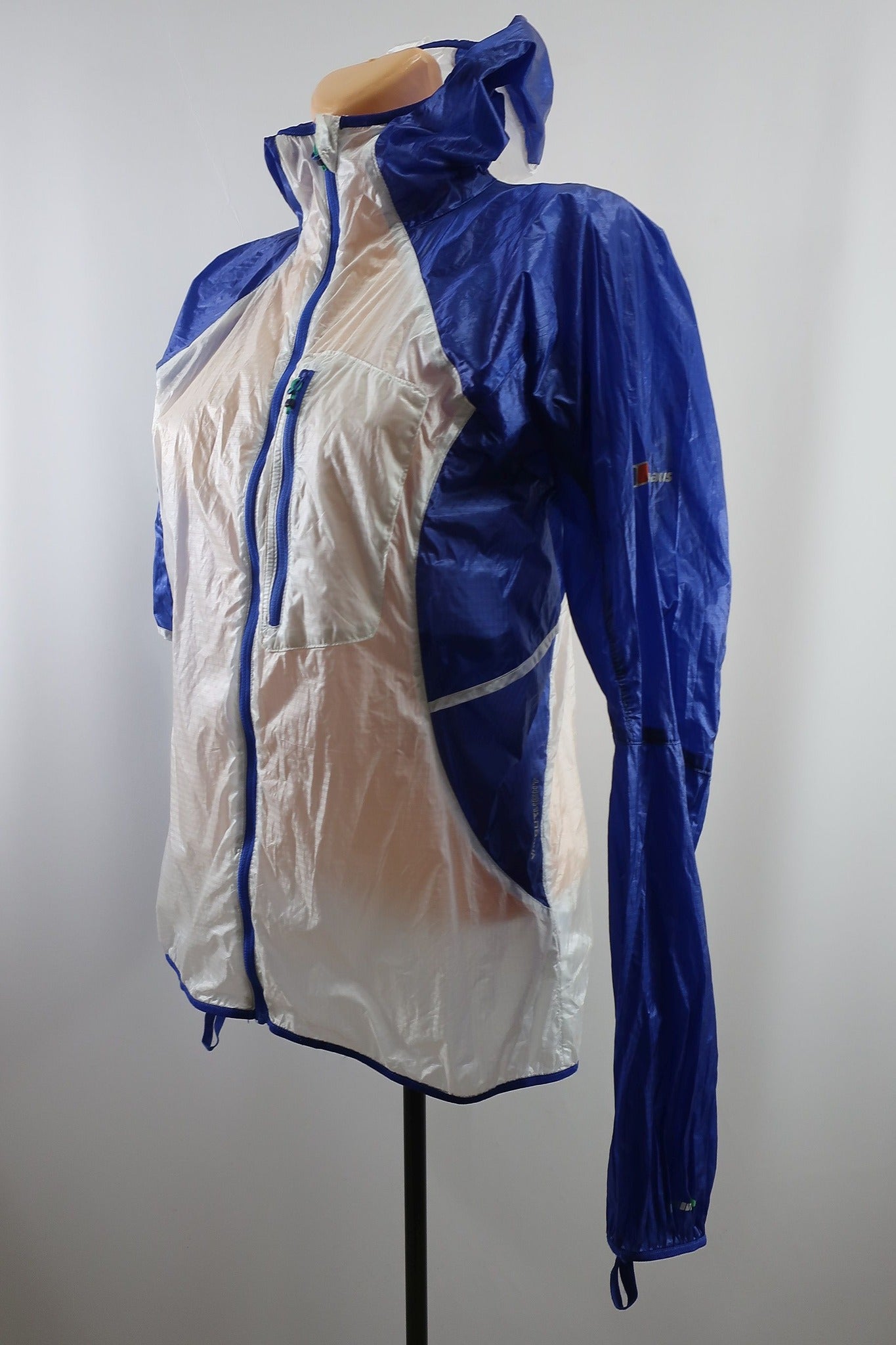 BERGHAUS moteriška sportinė striukė/vėjinukė M/L dydis