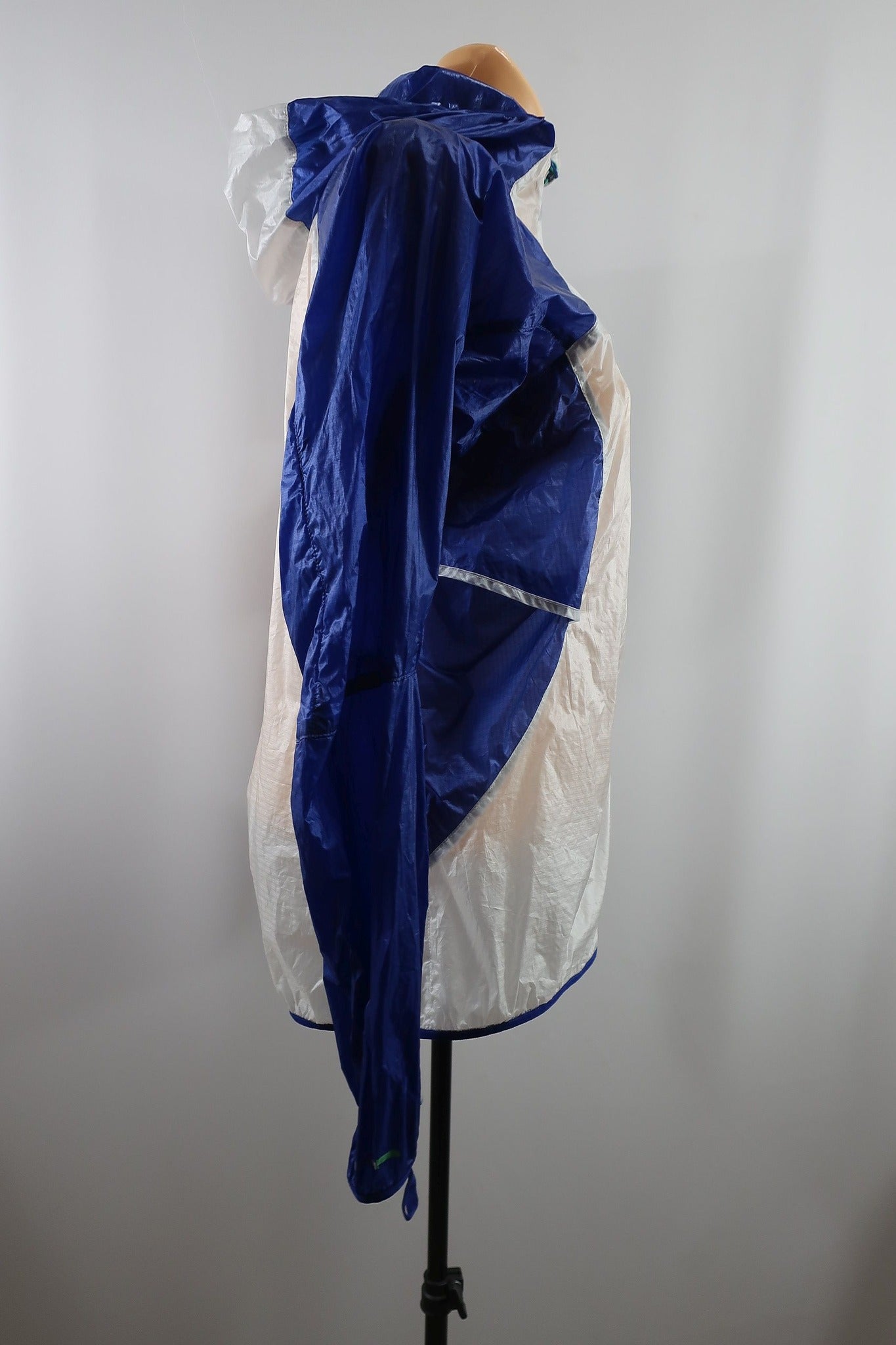 BERGHAUS moteriška sportinė striukė/vėjinukė M/L dydis