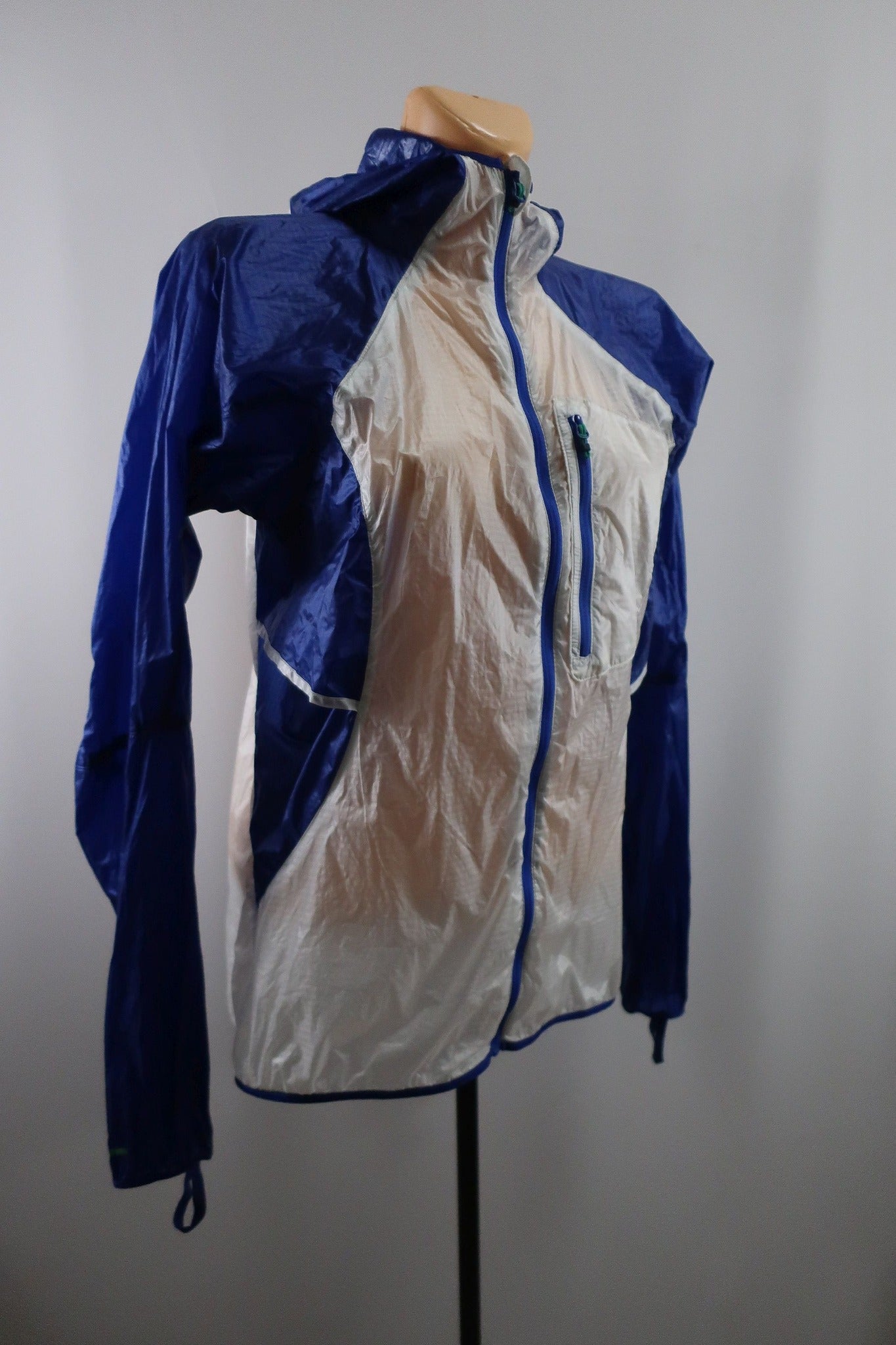 BERGHAUS moteriška sportinė striukė/vėjinukė M/L dydis