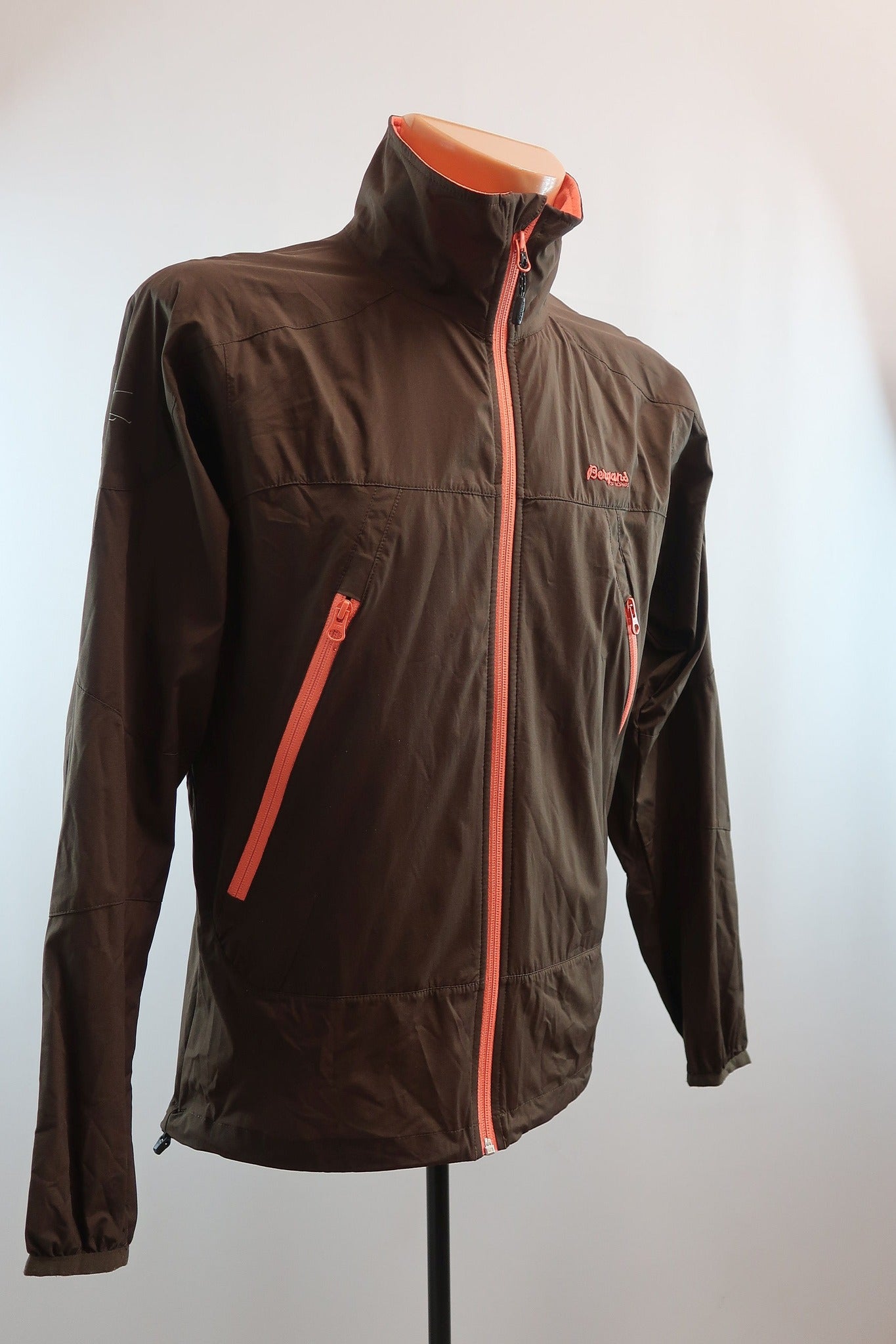 BERGANS vyriška lengva striukė /vėjinukė S dydis