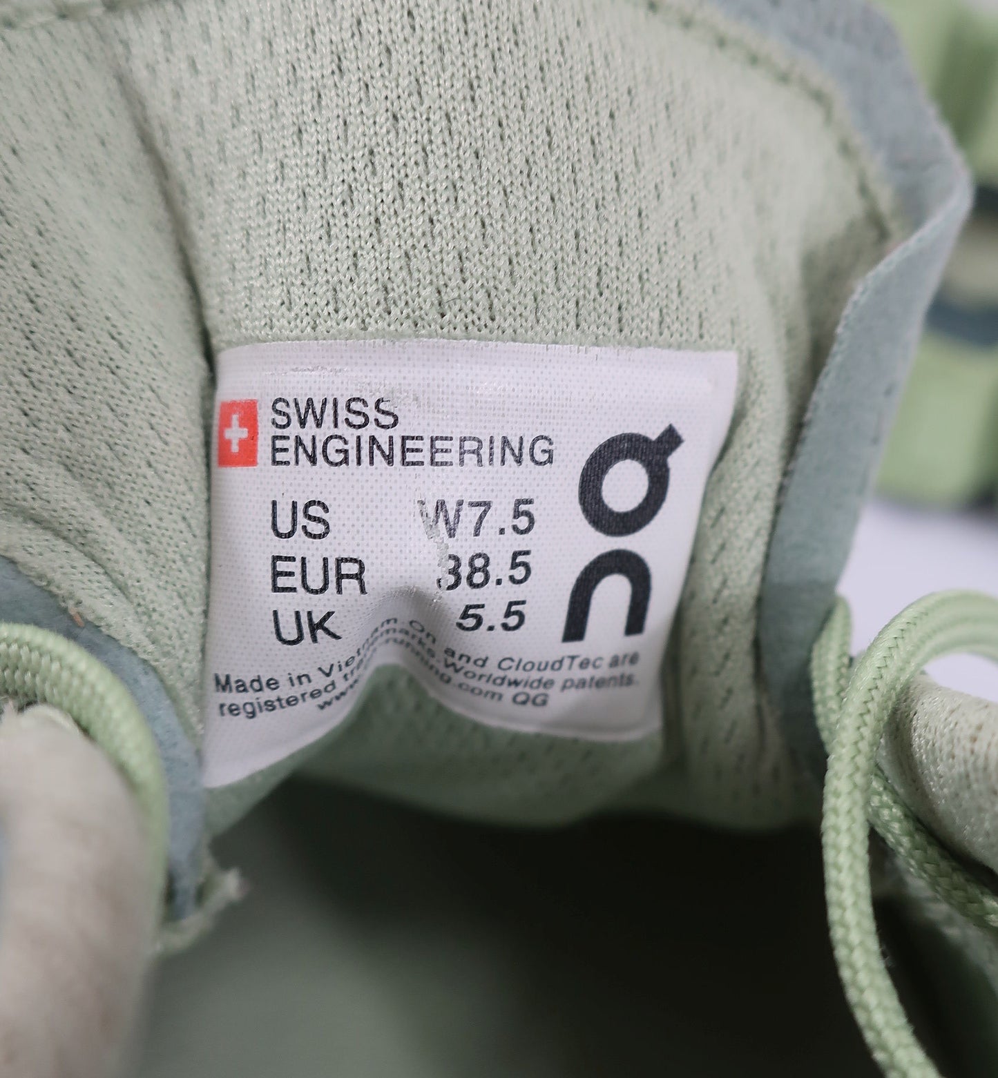 ON CLOUD (Swiss Engineering) sportiniai batai 38/38,5 dydis