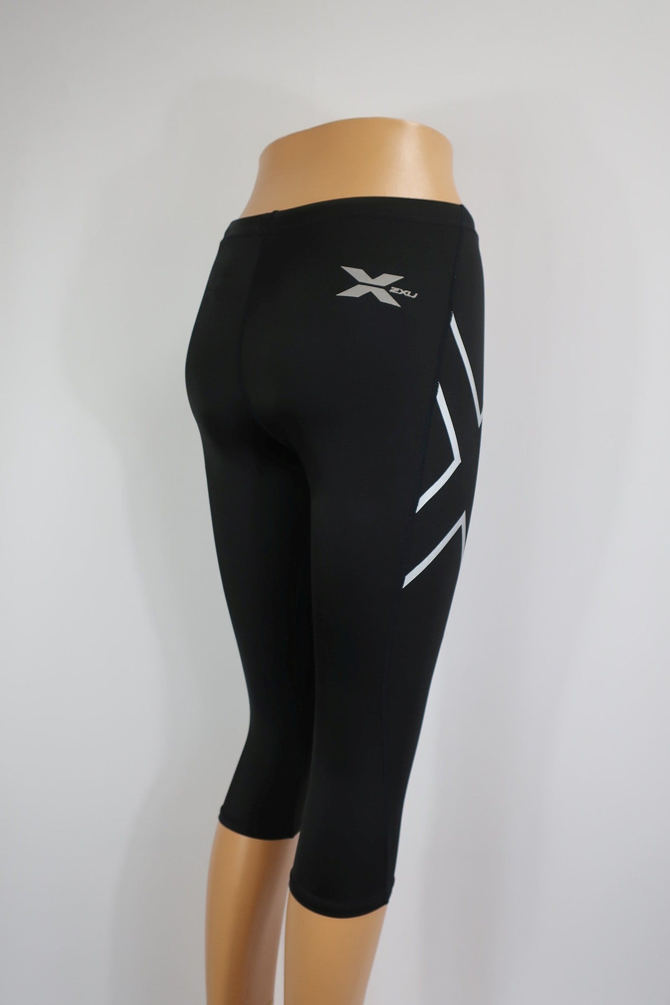 2XU moteriški kompresiniai sportiniai šortai M dydis