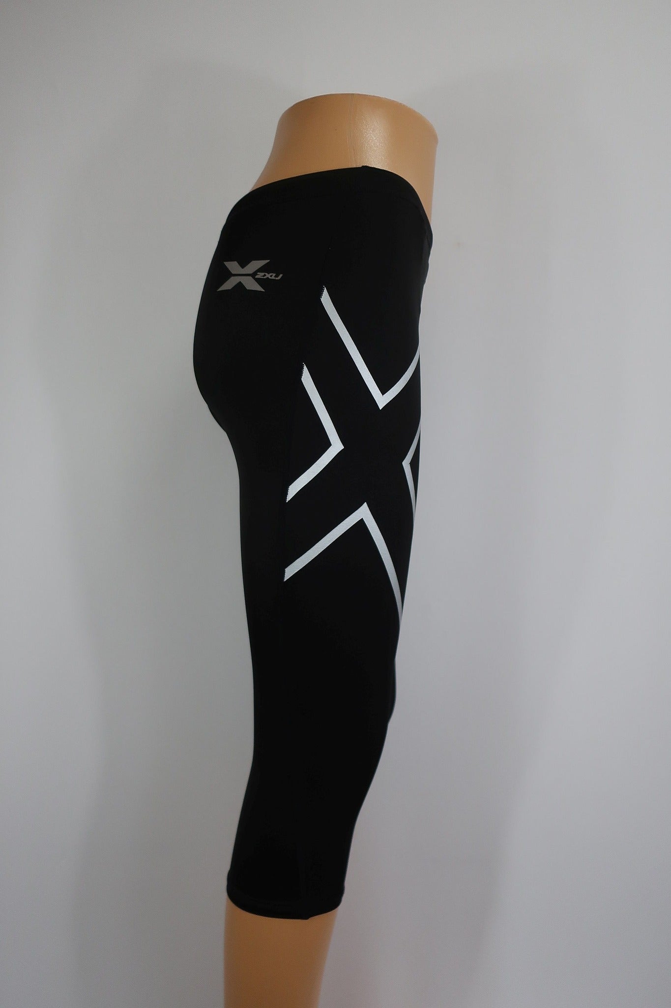 2XU moteriški kompresiniai sportiniai šortai M dydis