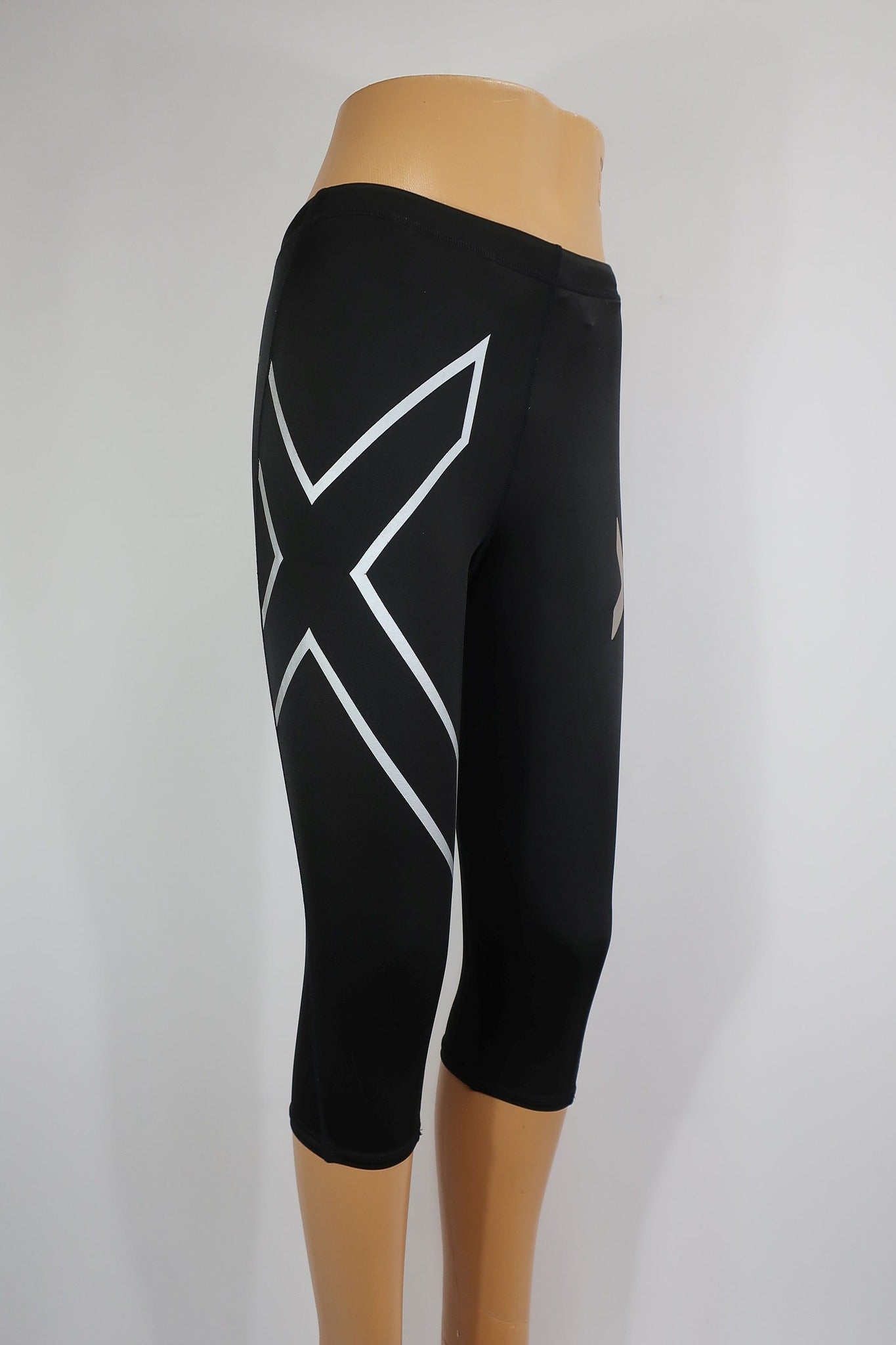 2XU moteriški kompresiniai sportiniai šortai M dydis