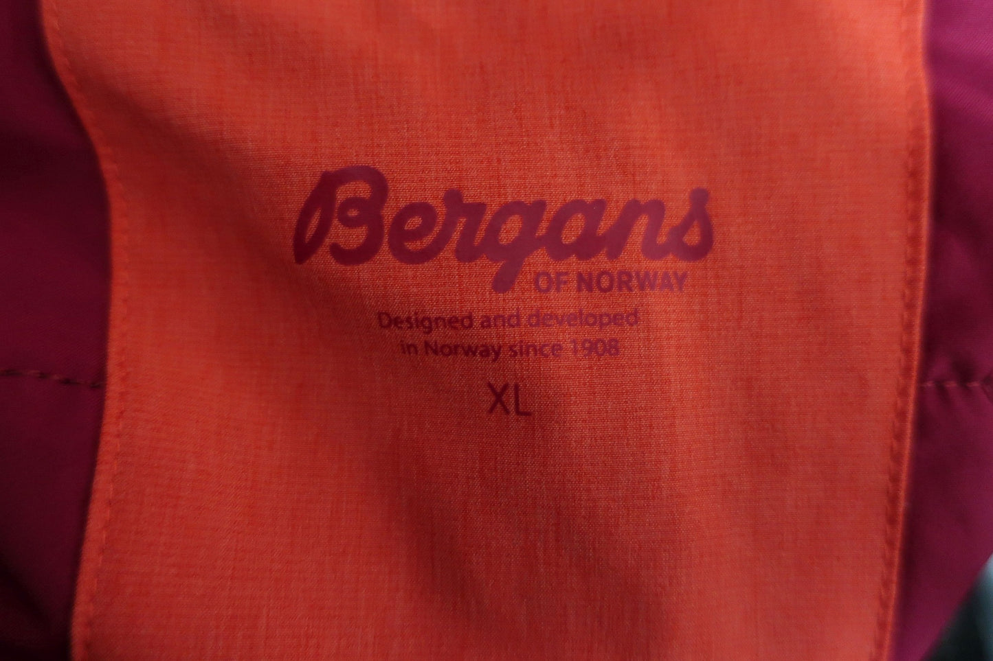 BERGANS moteriška striukė XL dydis