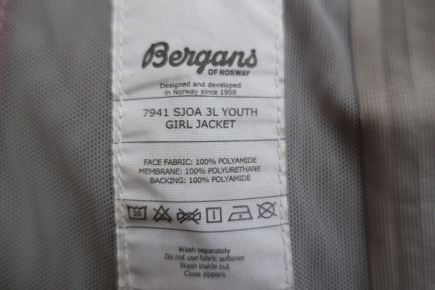 BERGANS membraninė striukė 152 ūgiui.
