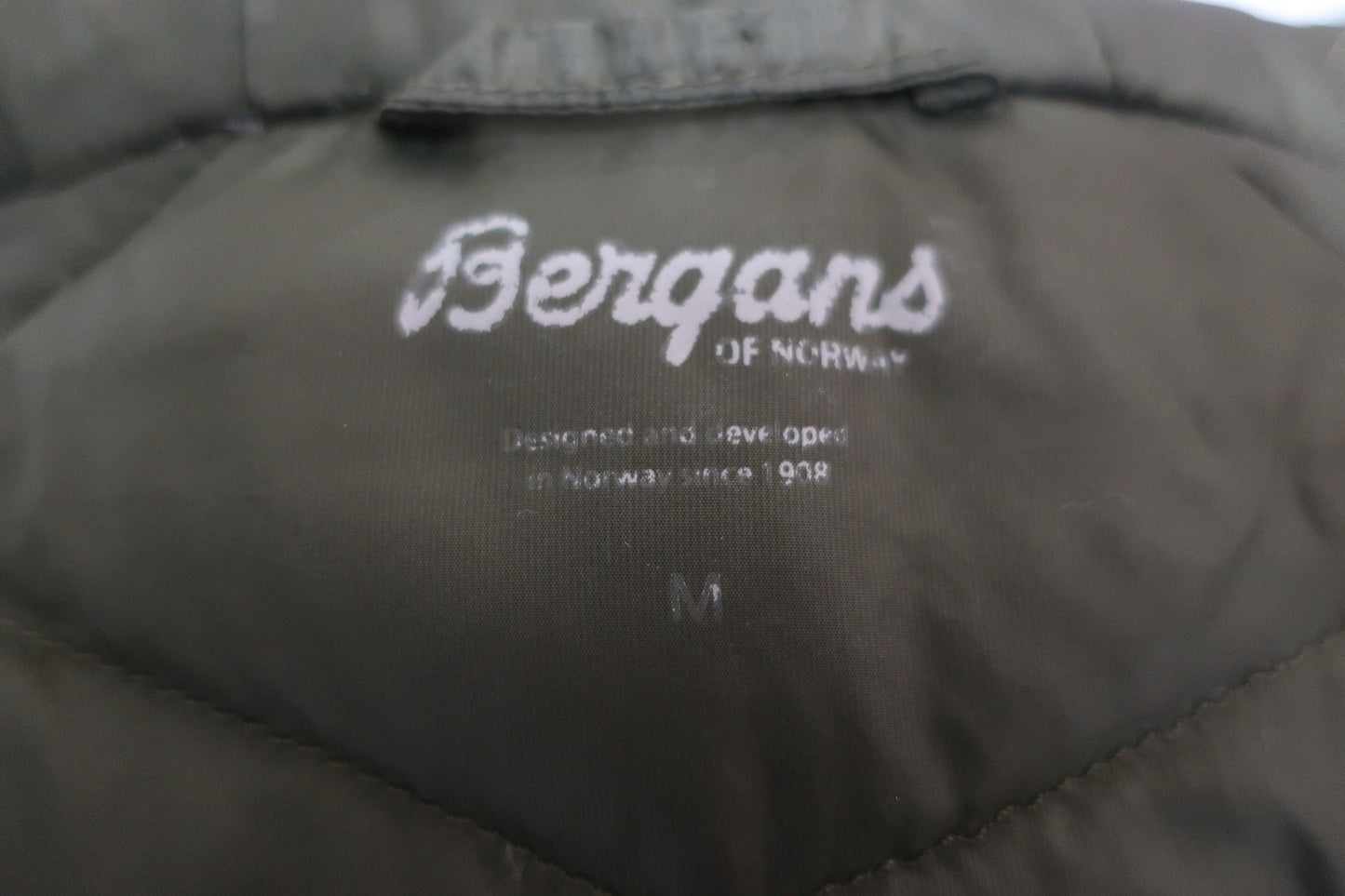BERGANS moteriška lengva pūkinė striukė S/M dydis