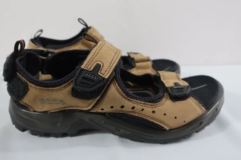 ECCO odinės basutės/sandalai 40 dydis