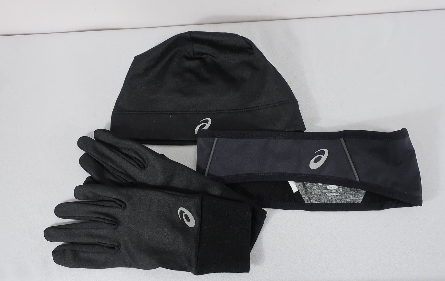 ASICS naujas komplektas - pirštinės, kepurė, galavajuostė S/M dydis