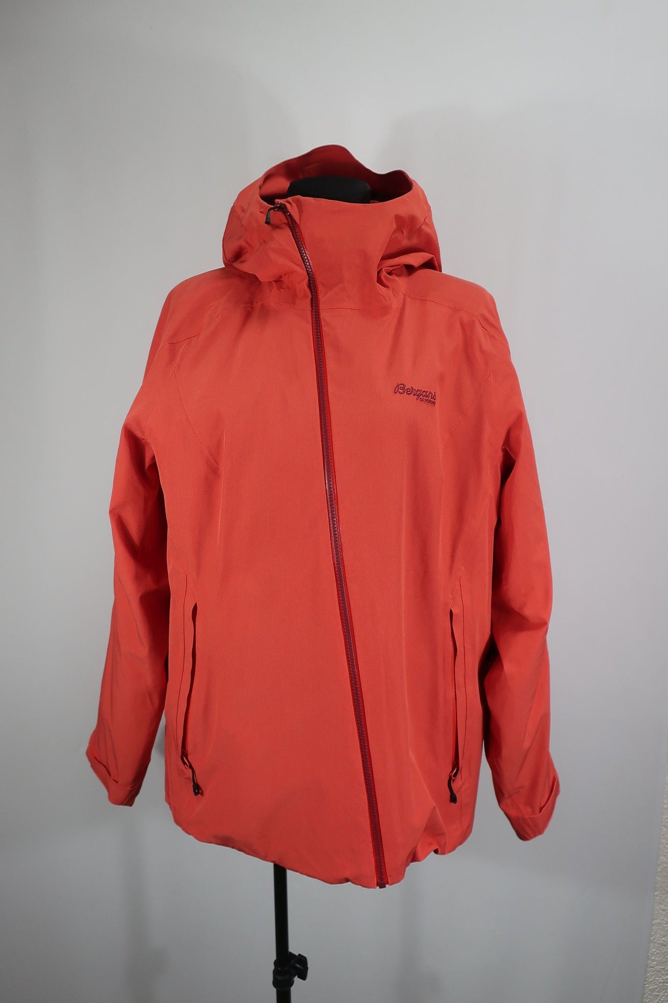 BERGANS moteriška striukė XL dydis