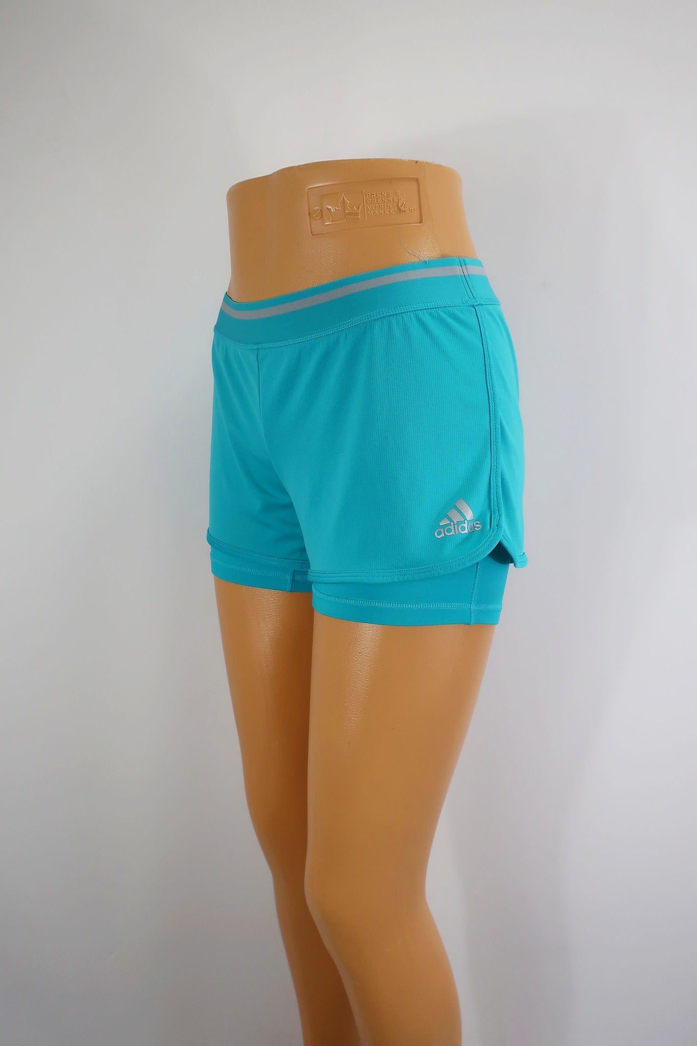 ADIDAS moteriški sportiniai šortai S/M dydis