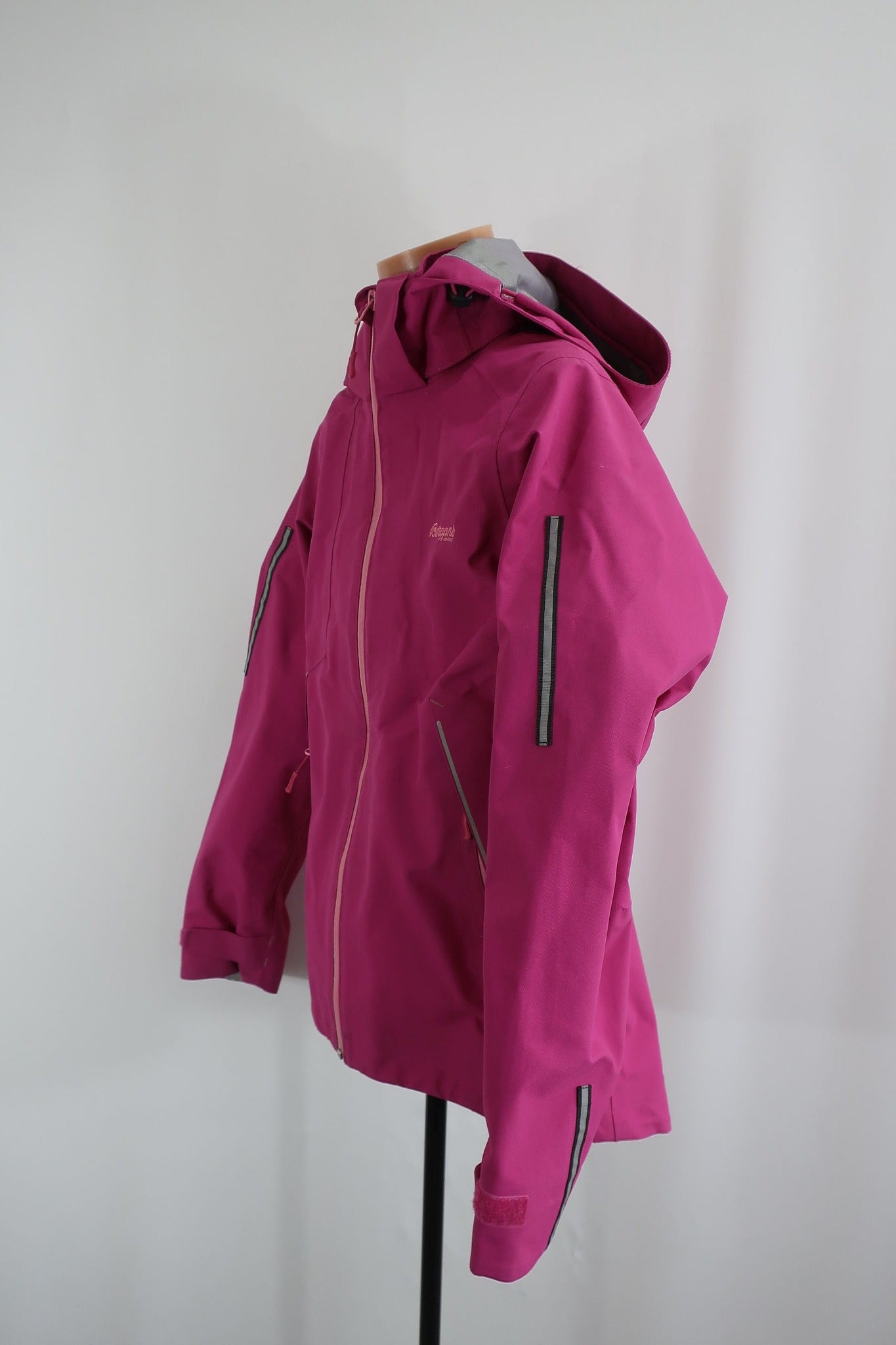 BERGANS membraninė striukė 152 ūgiui.