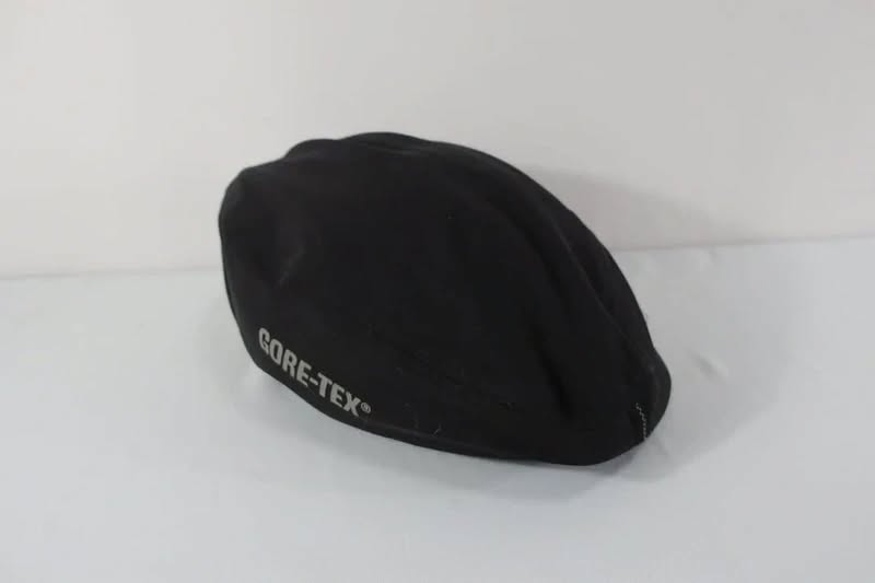 GORE BIKE apdangalas dviratininko šalmui su Gore-Tex membrana.