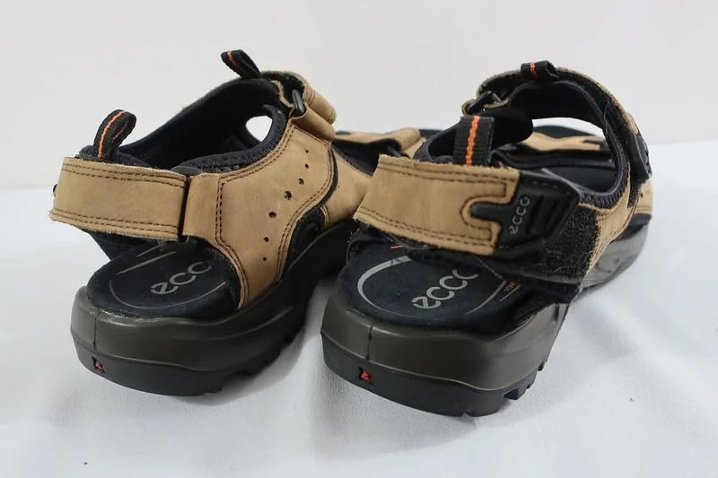 ECCO odinės basutės/sandalai 40 dydis