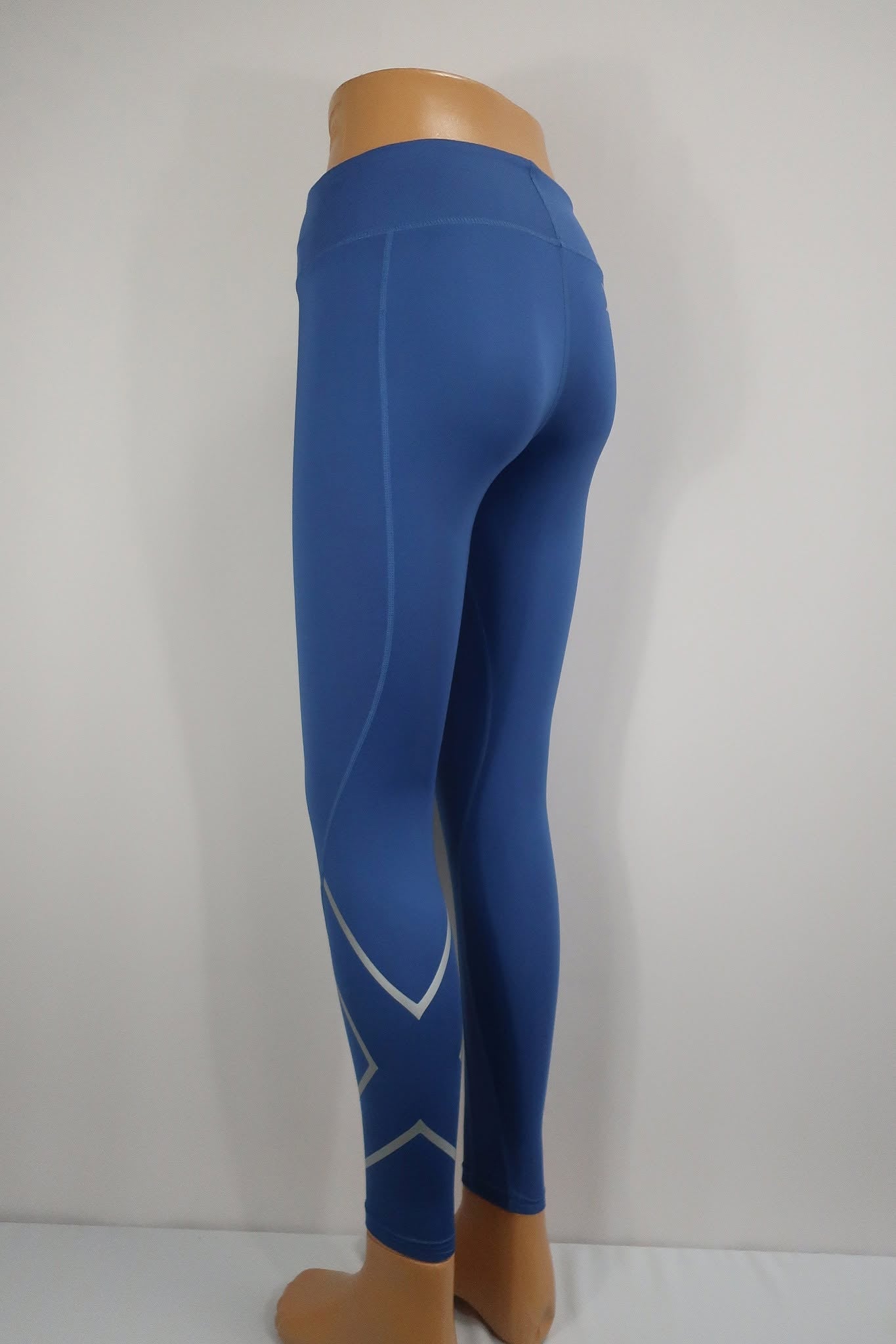 2XU moteriškos sportinės kompresinės tamprės M dydis