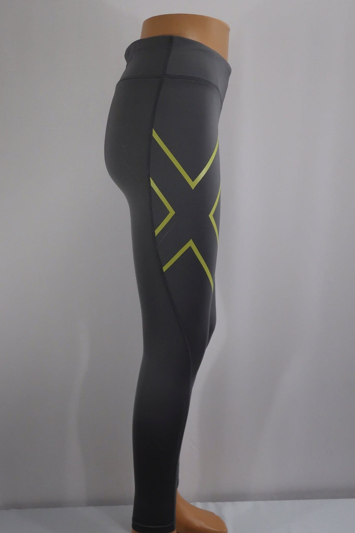 2XU moteriškos sportinės kompresinės tamprės MT ir LT dydis