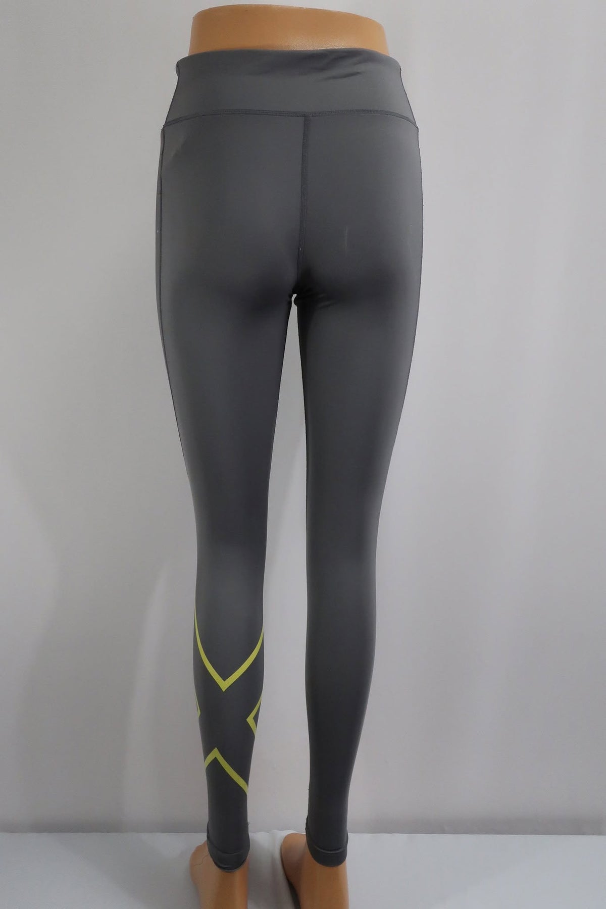 2XU moteriškos sportinės kompresinės tamprės MT ir LT dydis