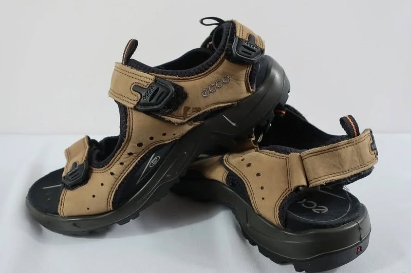 ECCO odinės basutės/sandalai 40 dydis