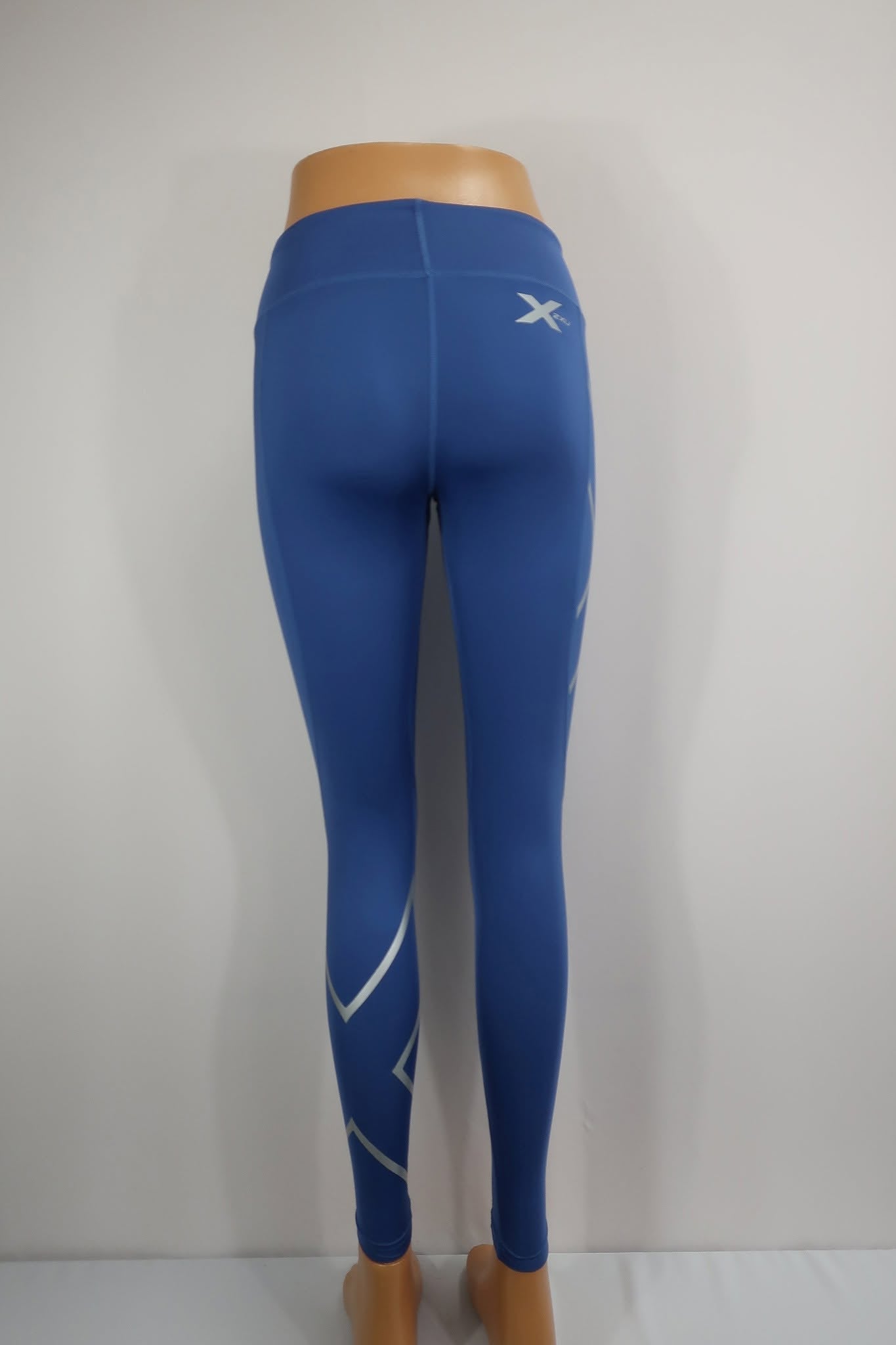 2XU moteriškos sportinės kompresinės tamprės M dydis