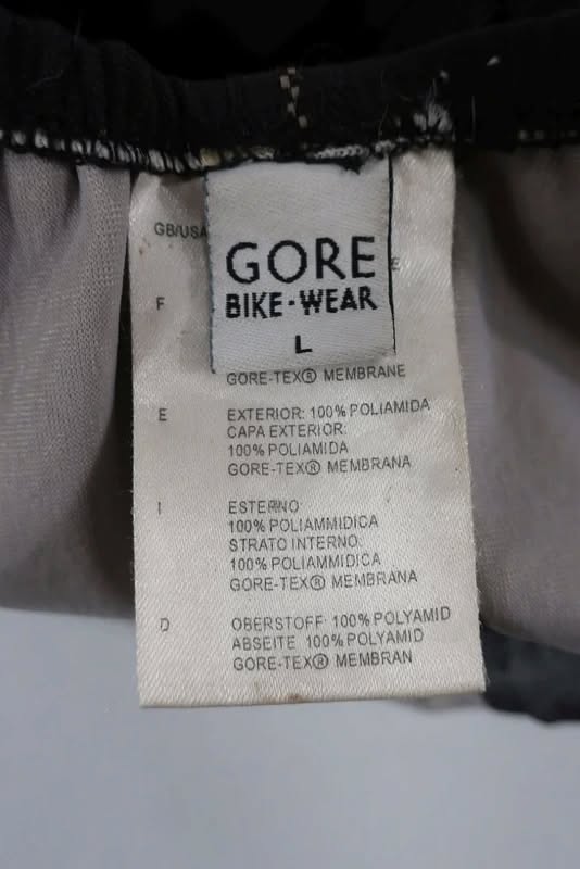 GORE BIKE apdangalas dviratininko šalmui su Gore-Tex membrana.