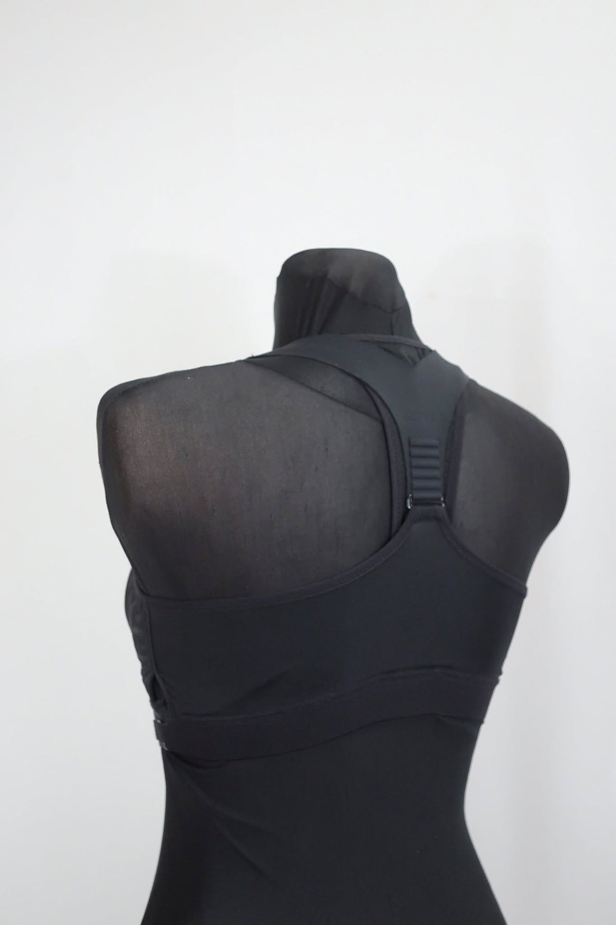 2XU sportinė liemenėle S dydis