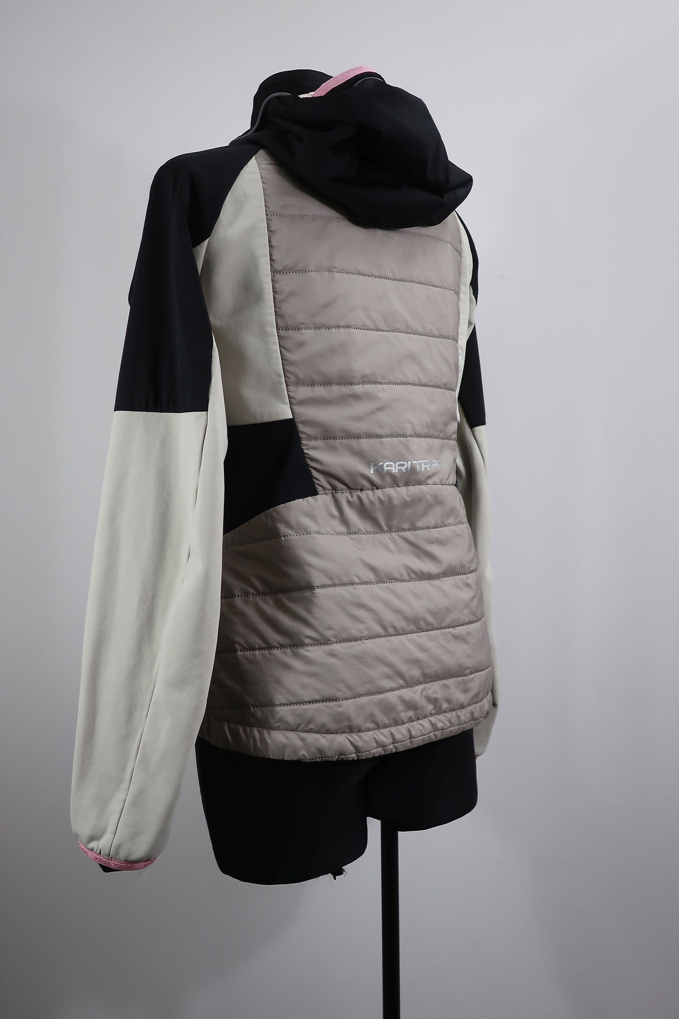 KARITRAA moteriškas windstoperinis šiltukas/lengva striukė M dydis