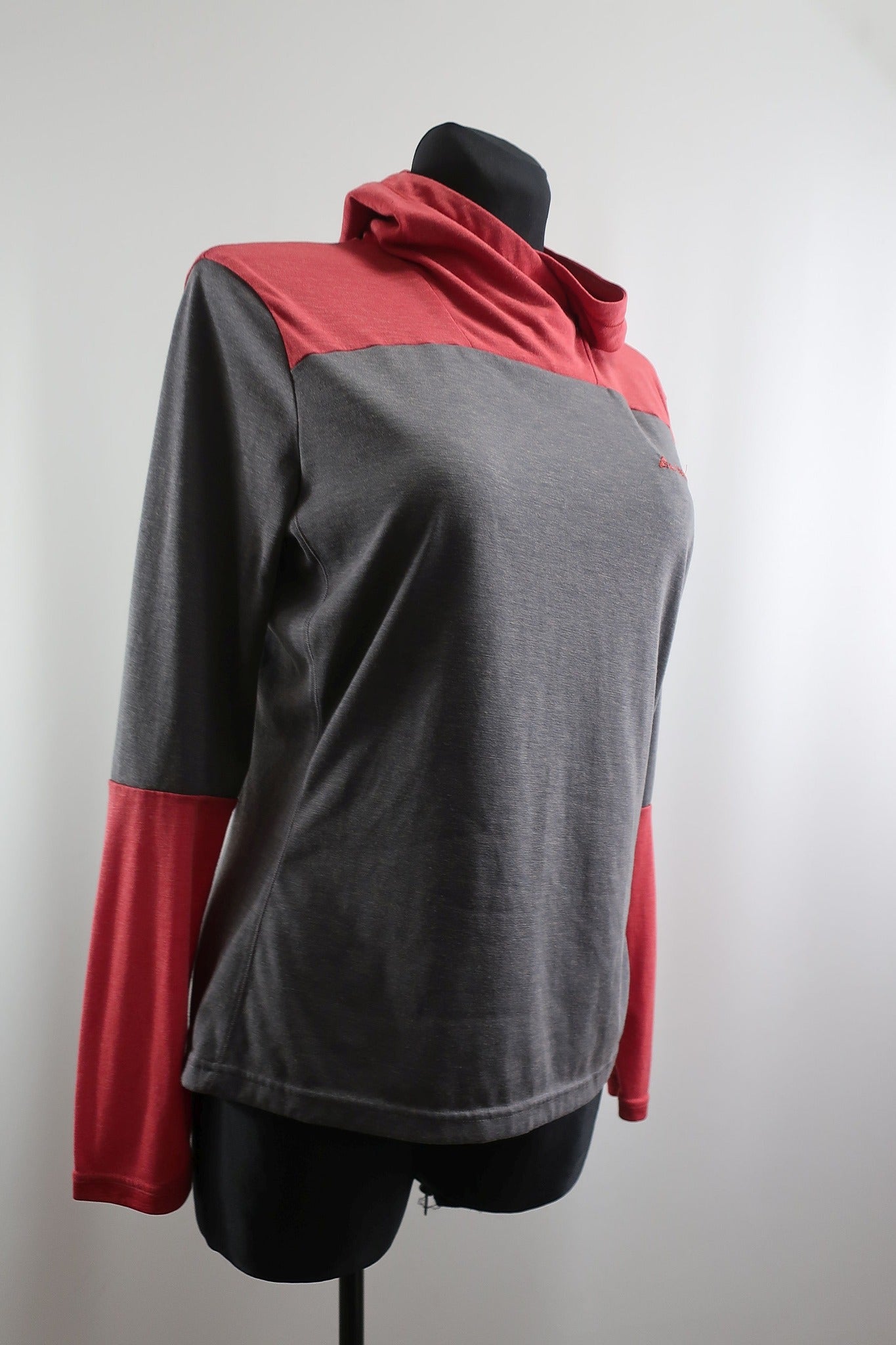 VAUDE moteriški sportiniai marškinėliai /lengvas džemperis su vilna 40 dydis