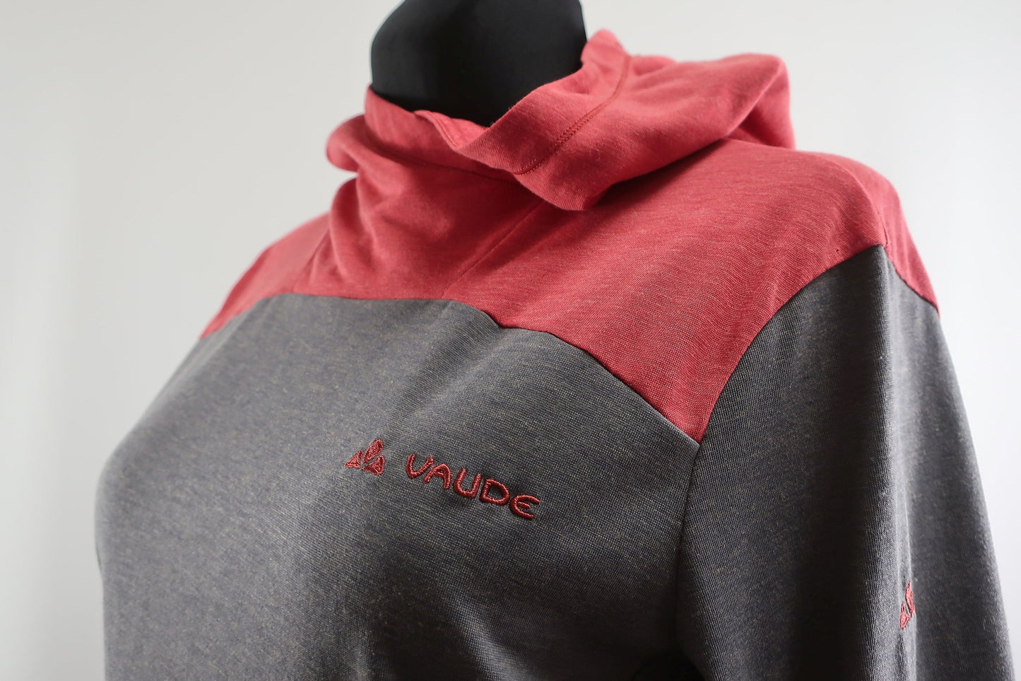 VAUDE moteriški sportiniai marškinėliai /lengvas džemperis su vilna 40 dydis