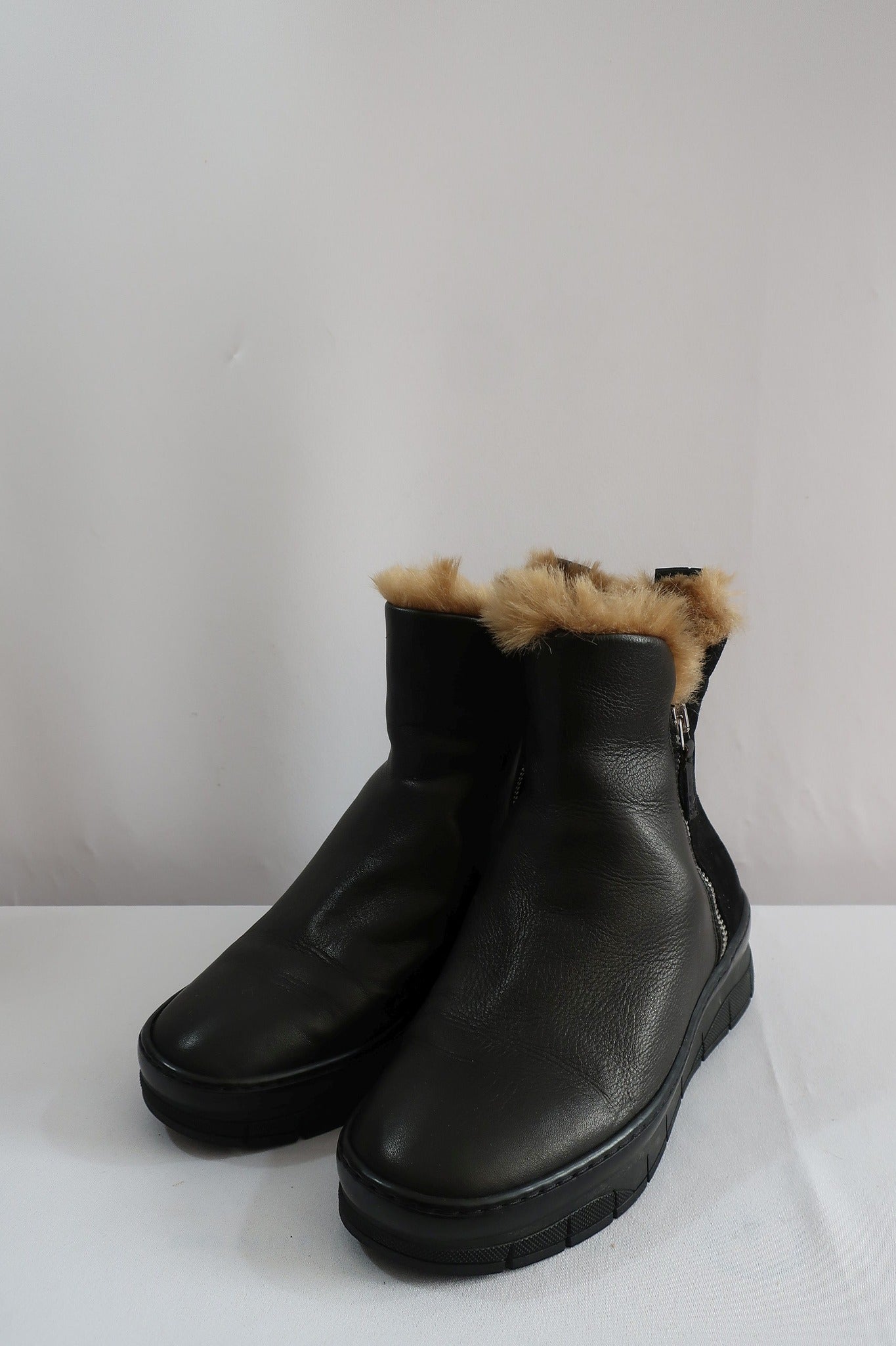 NUDE OF SCANDINAVIA moteriški odiniai šilti aulinukai 38 dydis