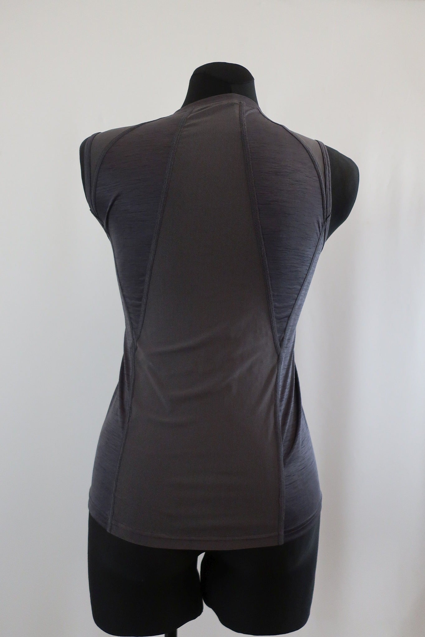 KARITRAA moteriški sportiniai marškinėliai S dydis