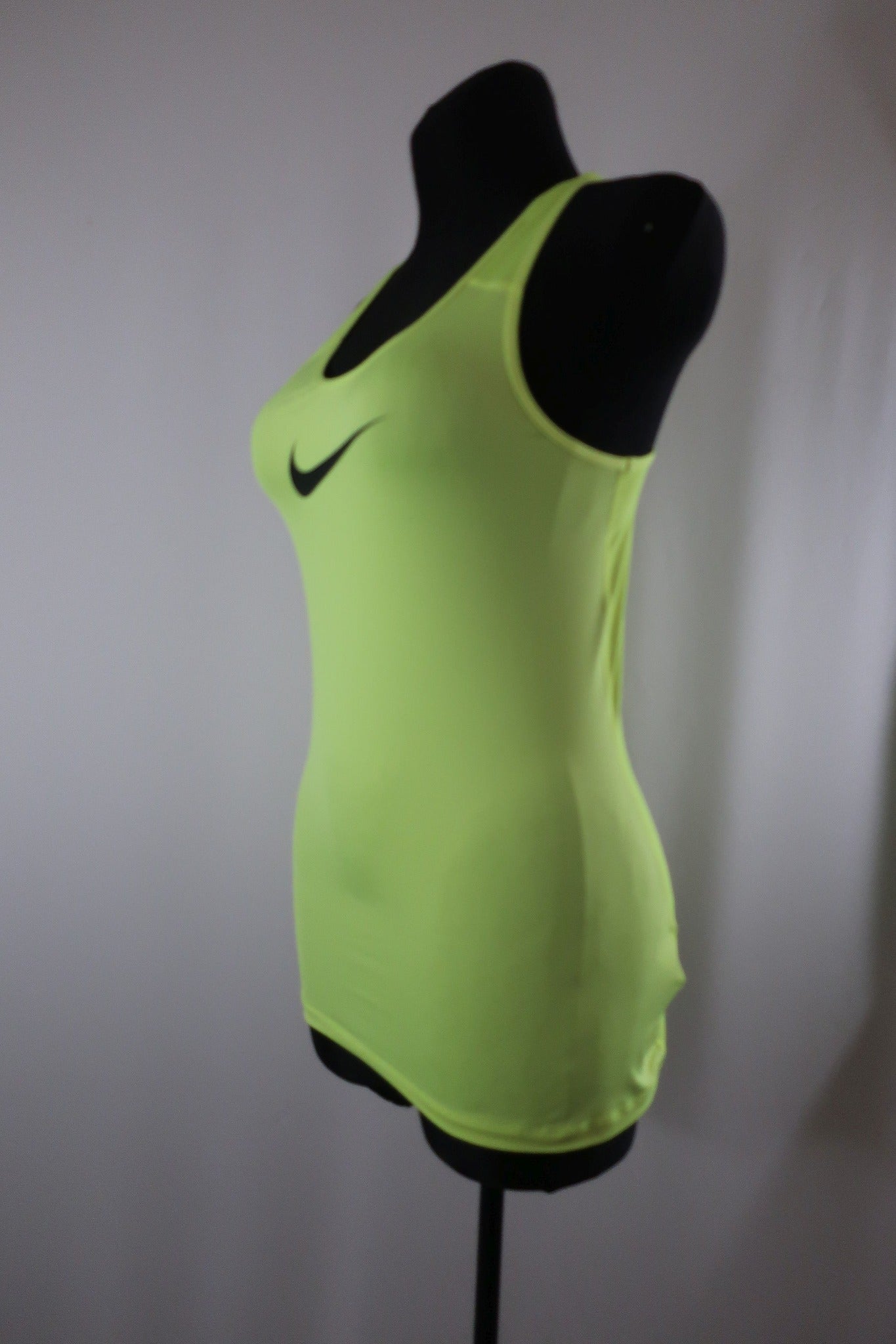 NIKE moteriški sportiniai marškinėliai M dydis