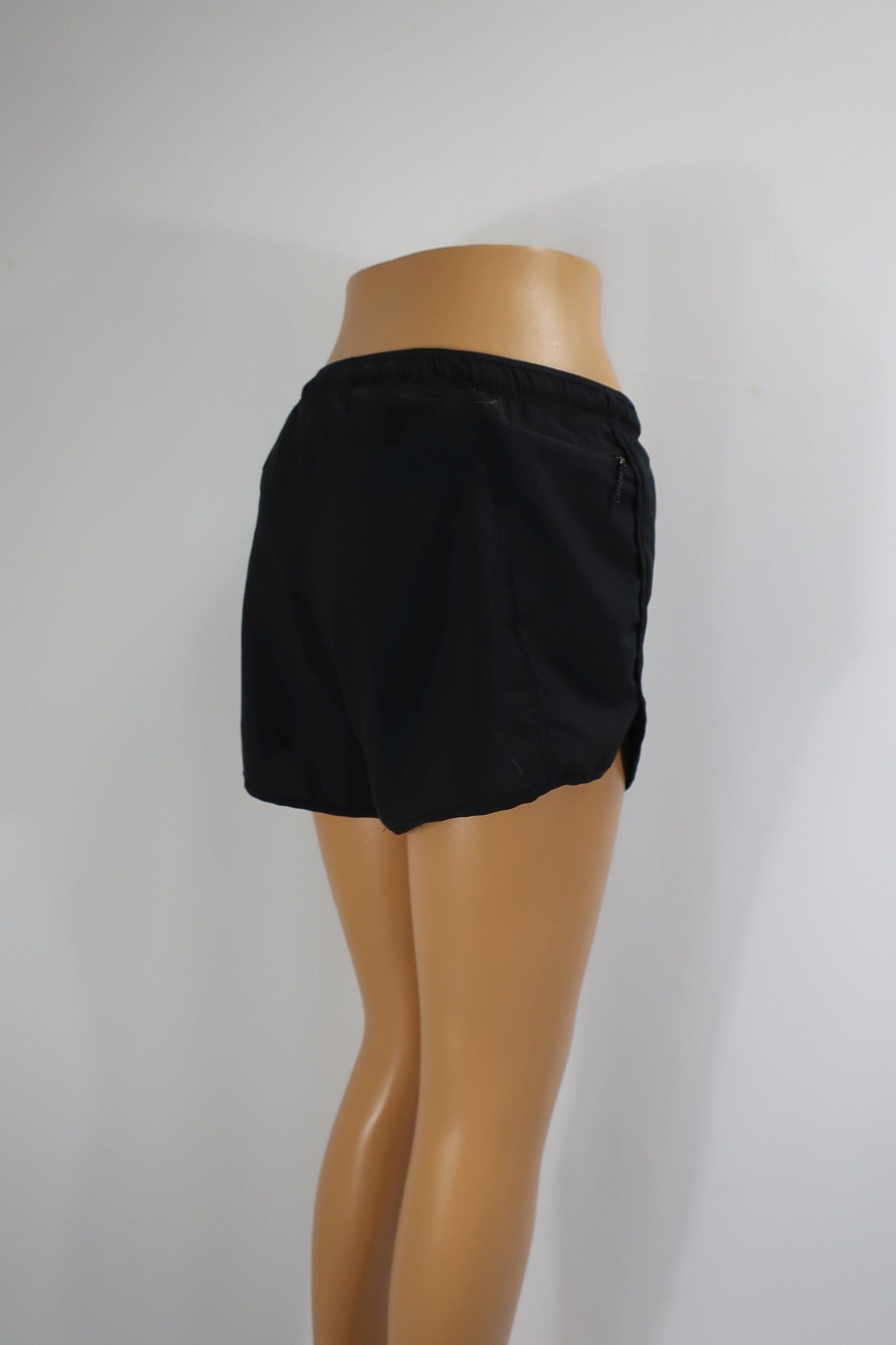 SALOMON sportiniai lengvi šortai M dydis