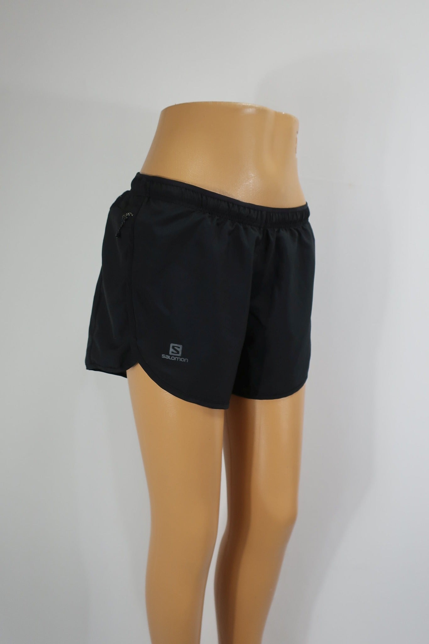SALOMON sportiniai lengvi šortai M dydis