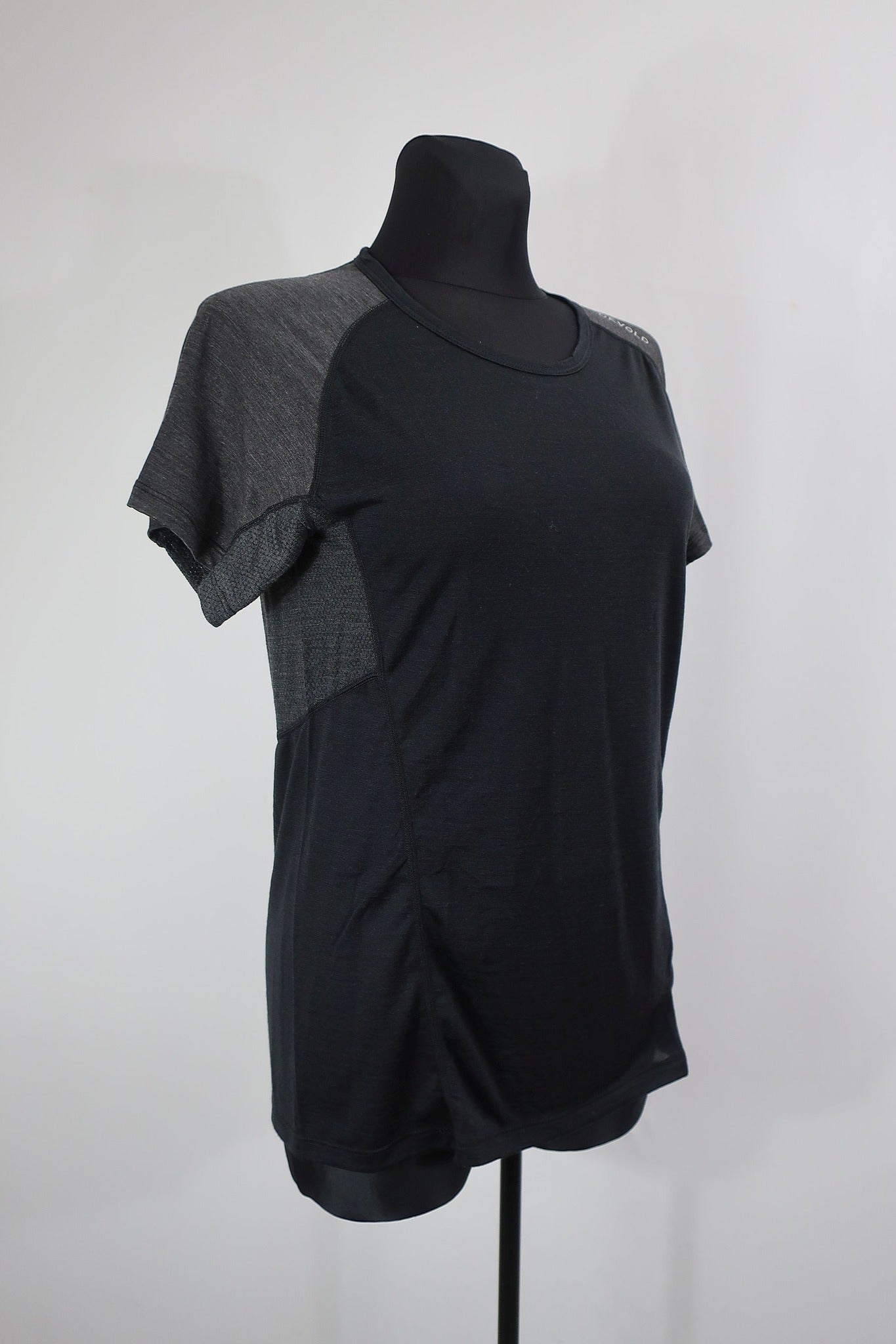 DEVOLD nauji moteriški marškinėliai su merino vilna L dydis