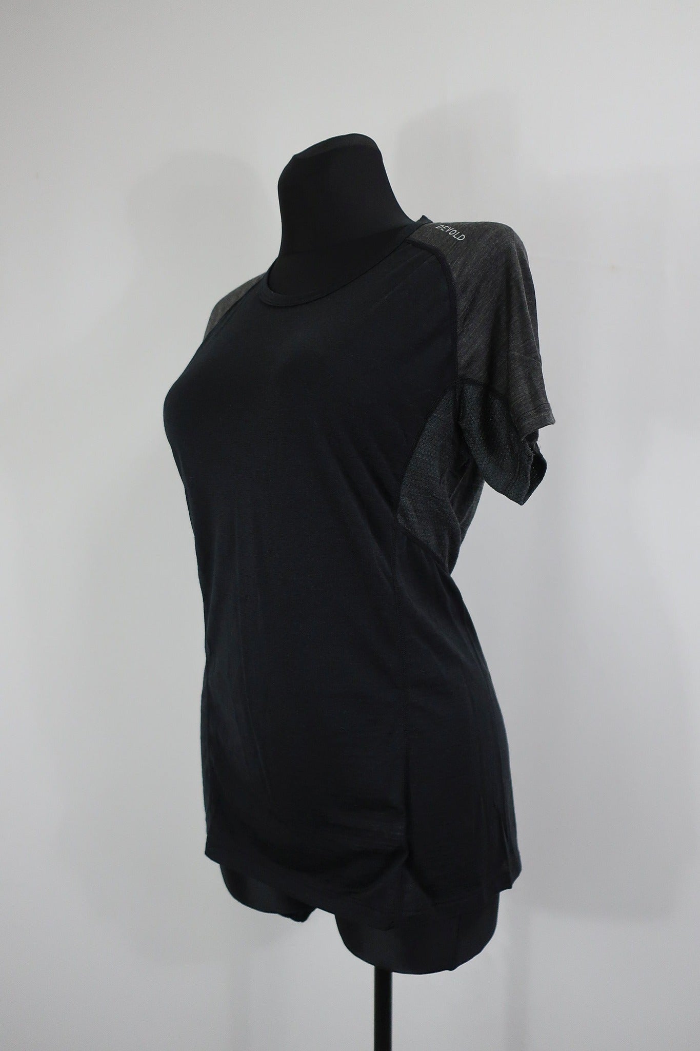 DEVOLD nauji moteriški marškinėliai su merino vilna L dydis