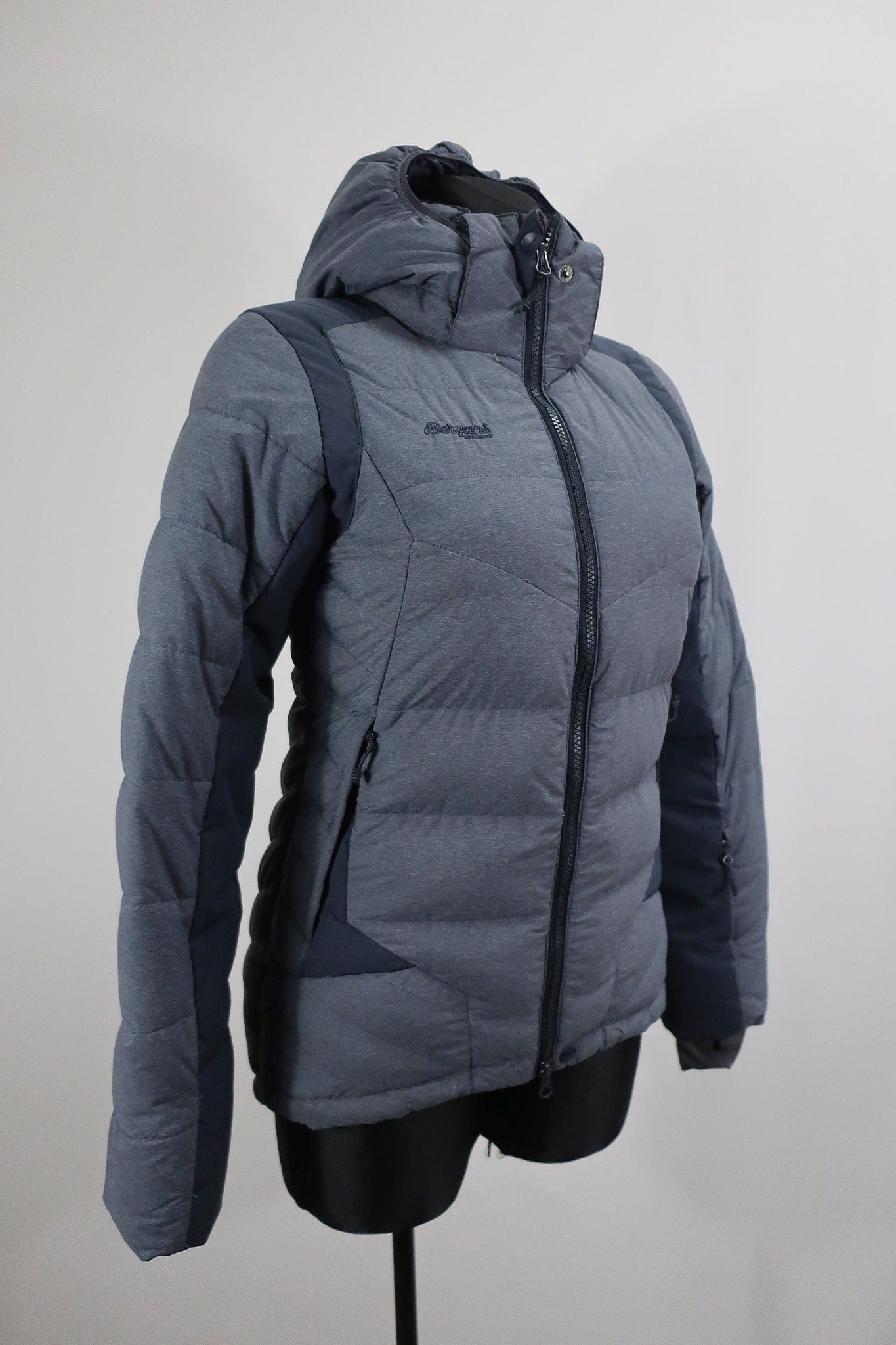 BERGANS moteriška pūkinė striukė XS dydis