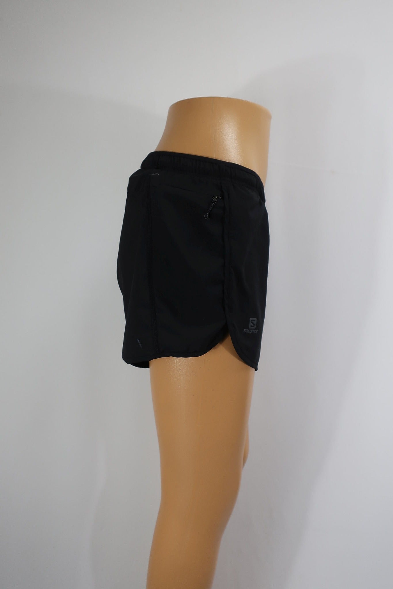 SALOMON sportiniai lengvi šortai M dydis