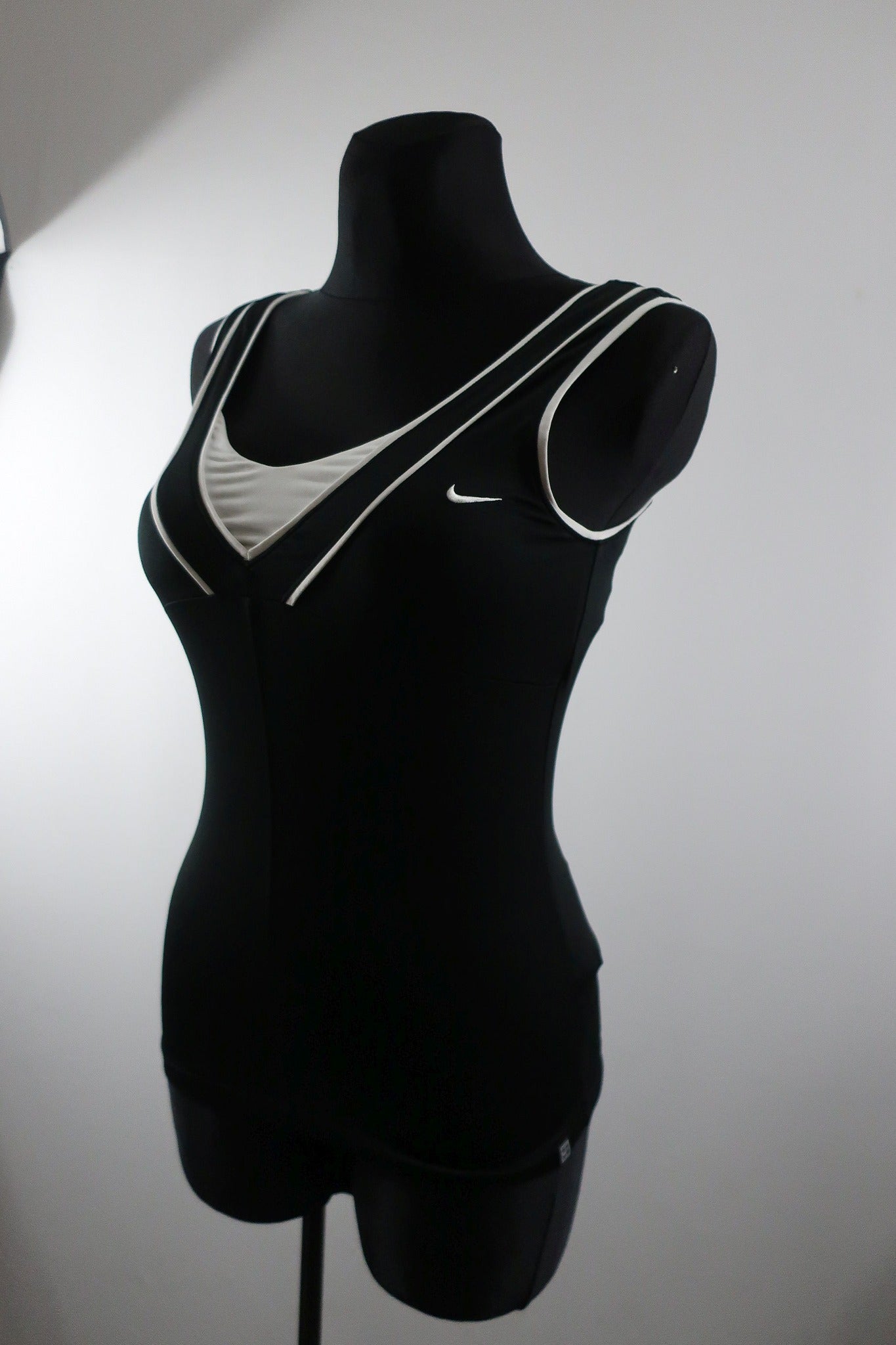NIKE moteriški sportiniai marškinėliai S dydis