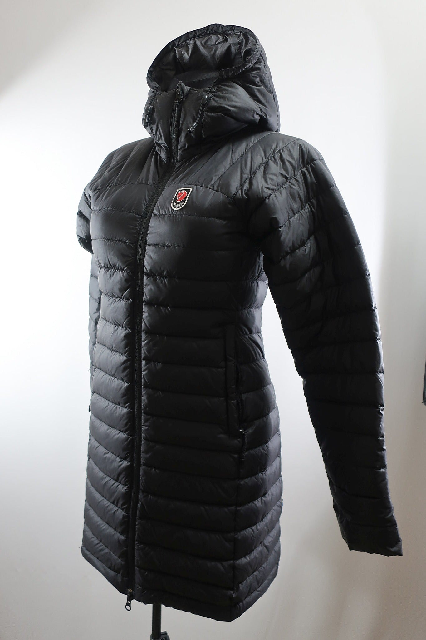 FJALLRAVEN moteriškas pūkinis lengvas puspaltis XS dydis