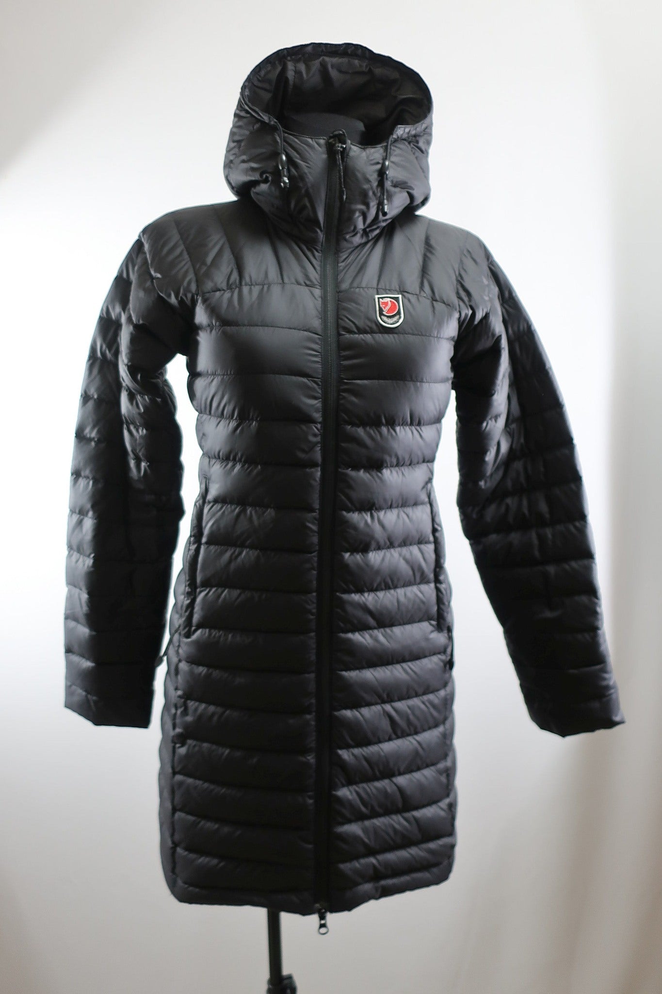 FJALLRAVEN moteriškas pūkinis lengvas puspaltis XS dydis