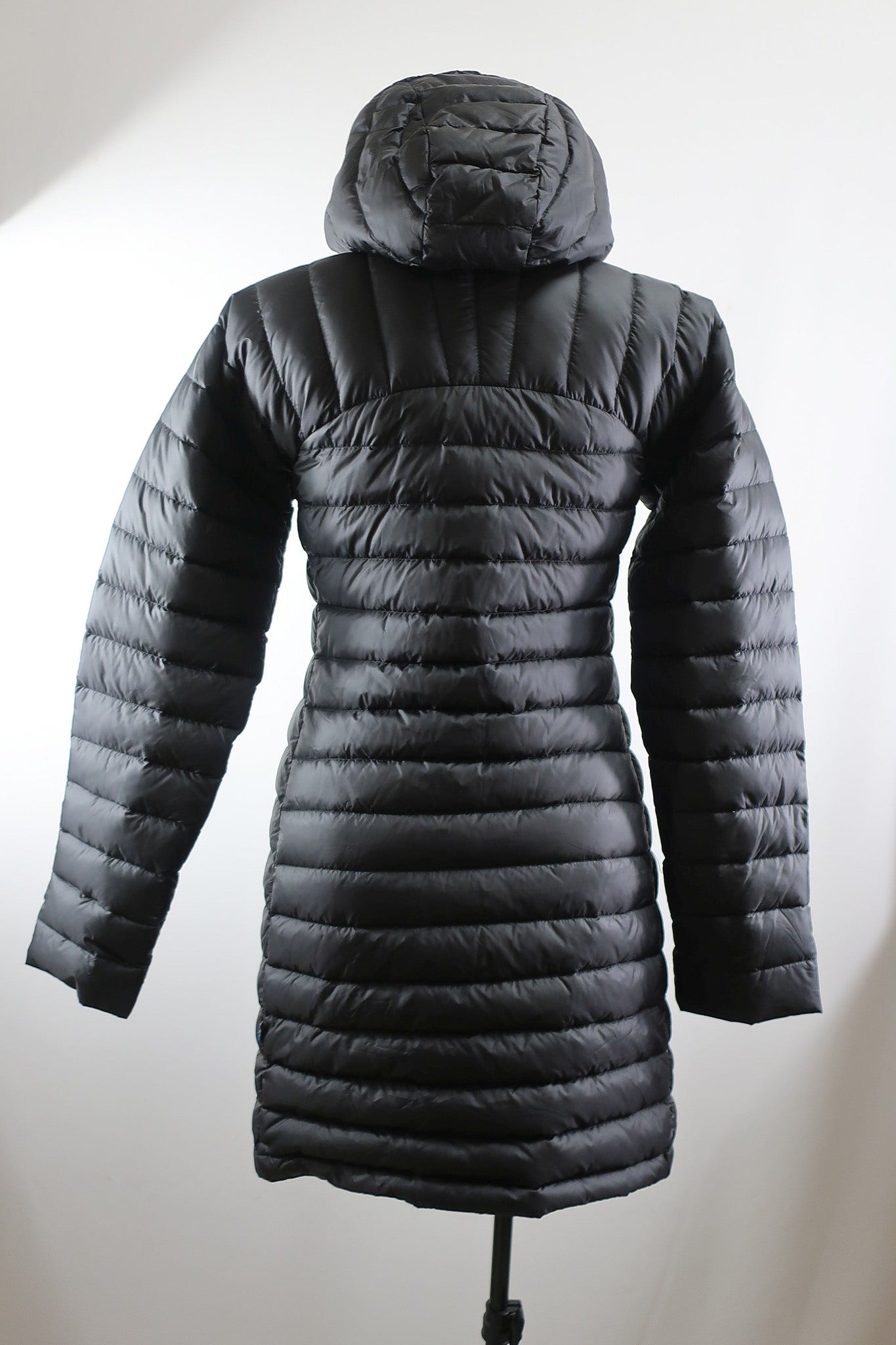 FJALLRAVEN moteriškas pūkinis lengvas puspaltis XS dydis