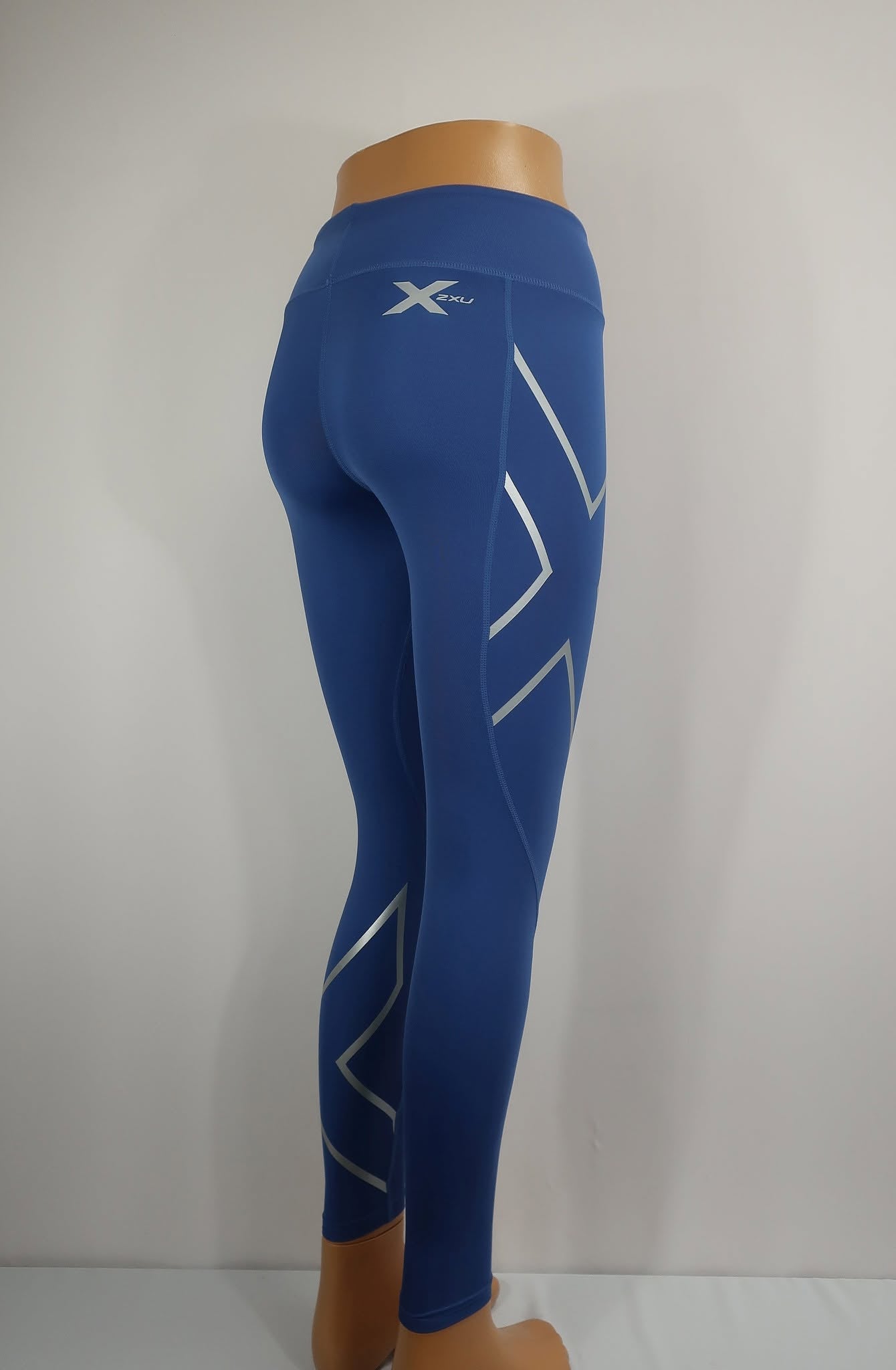 2XU moteriškos sportinės kompresinės tamprės M dydis