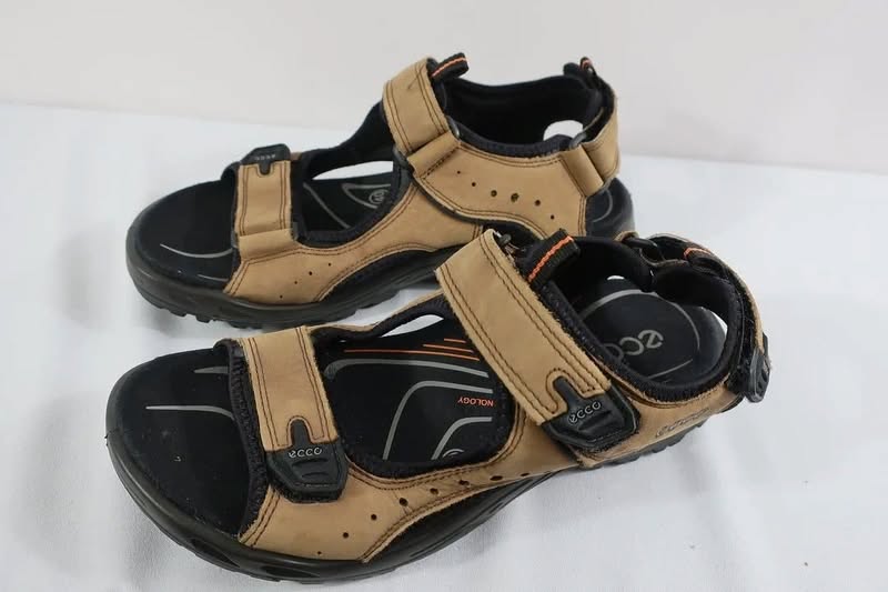 ECCO odinės basutės/sandalai 40 dydis