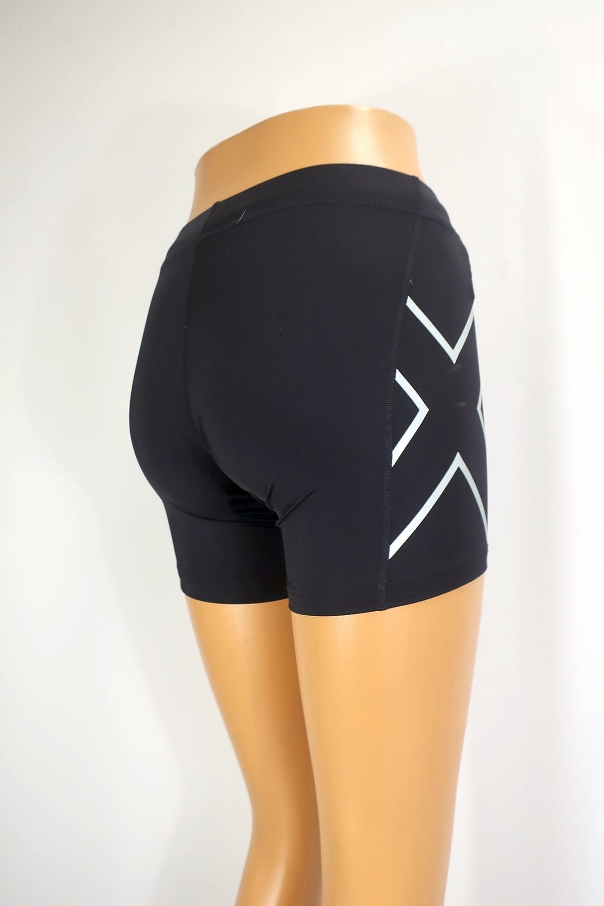 2XU moteriški sportiniai, kompresiniai šortai S dydis