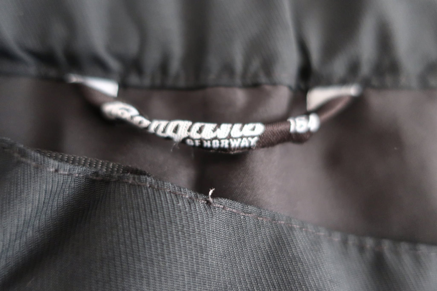 BERGANS neperšlampančios laisvalaikio kelnės 164 ūgiui