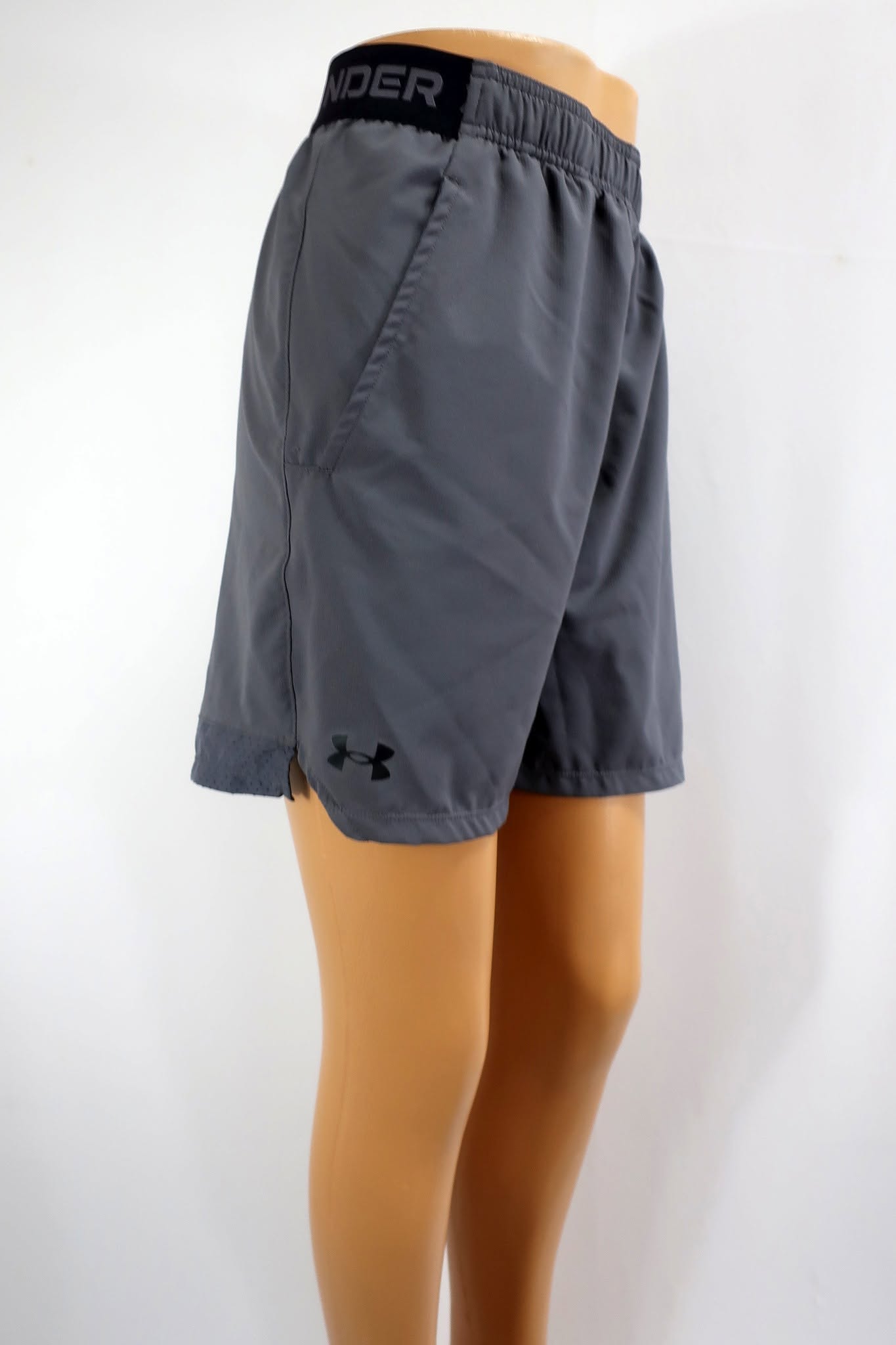 UNDER ARMOUR lengvi vyriški sportiniai/ laisvalaikio šortai M/L dydis