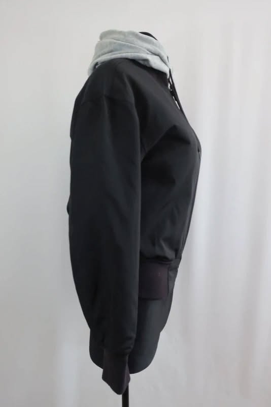 VANS striukė XS dydis