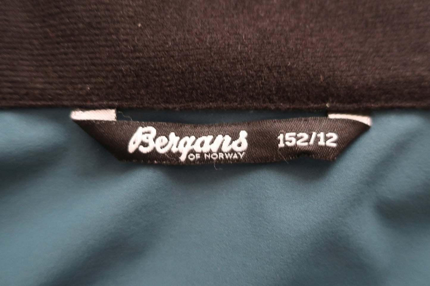 BERGANS lengva striukė/vėjinukė 152 ūgiui
